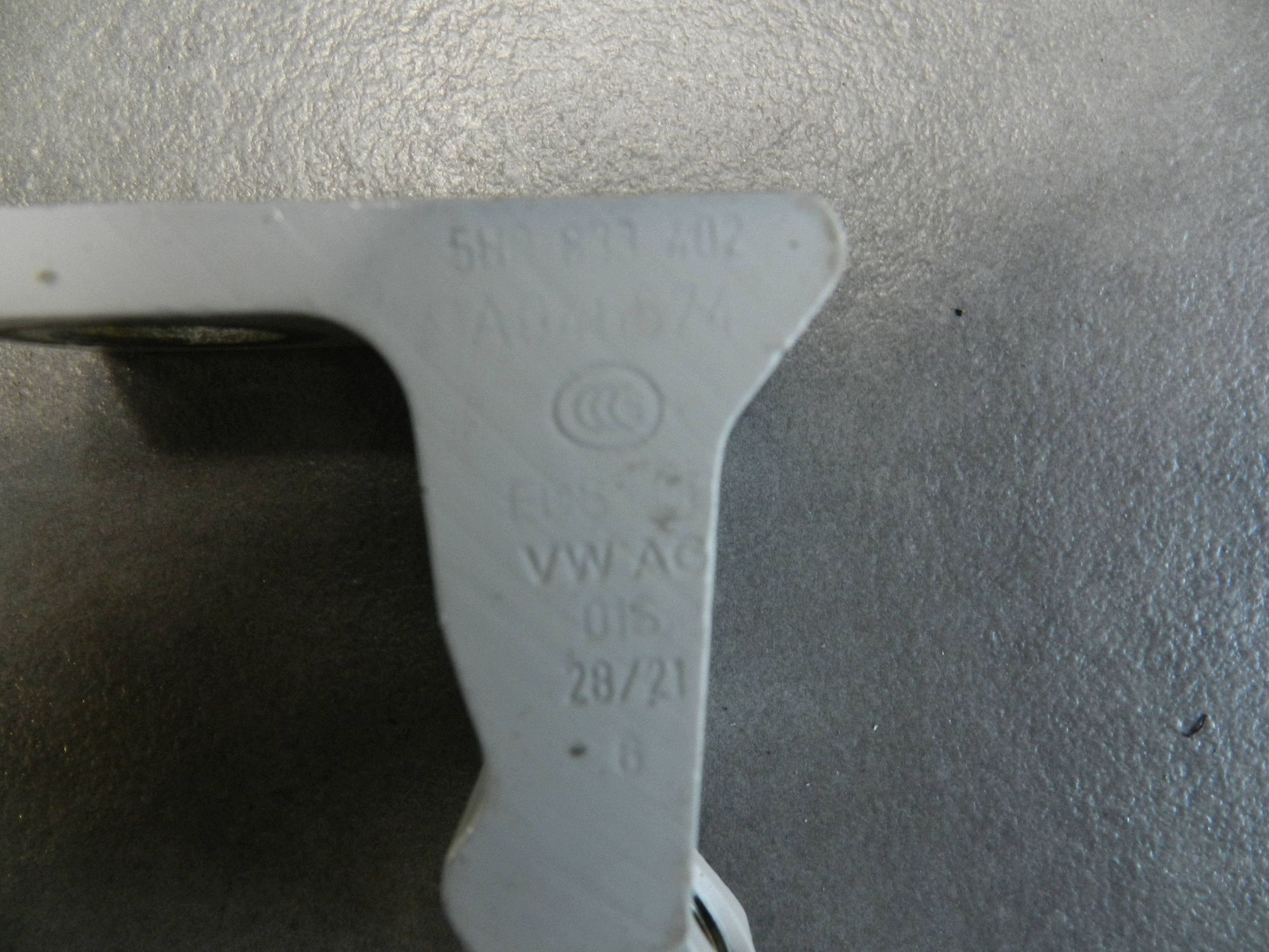 Volkswagen Golf VIII hinge lower right rear 5H0833402 N58577