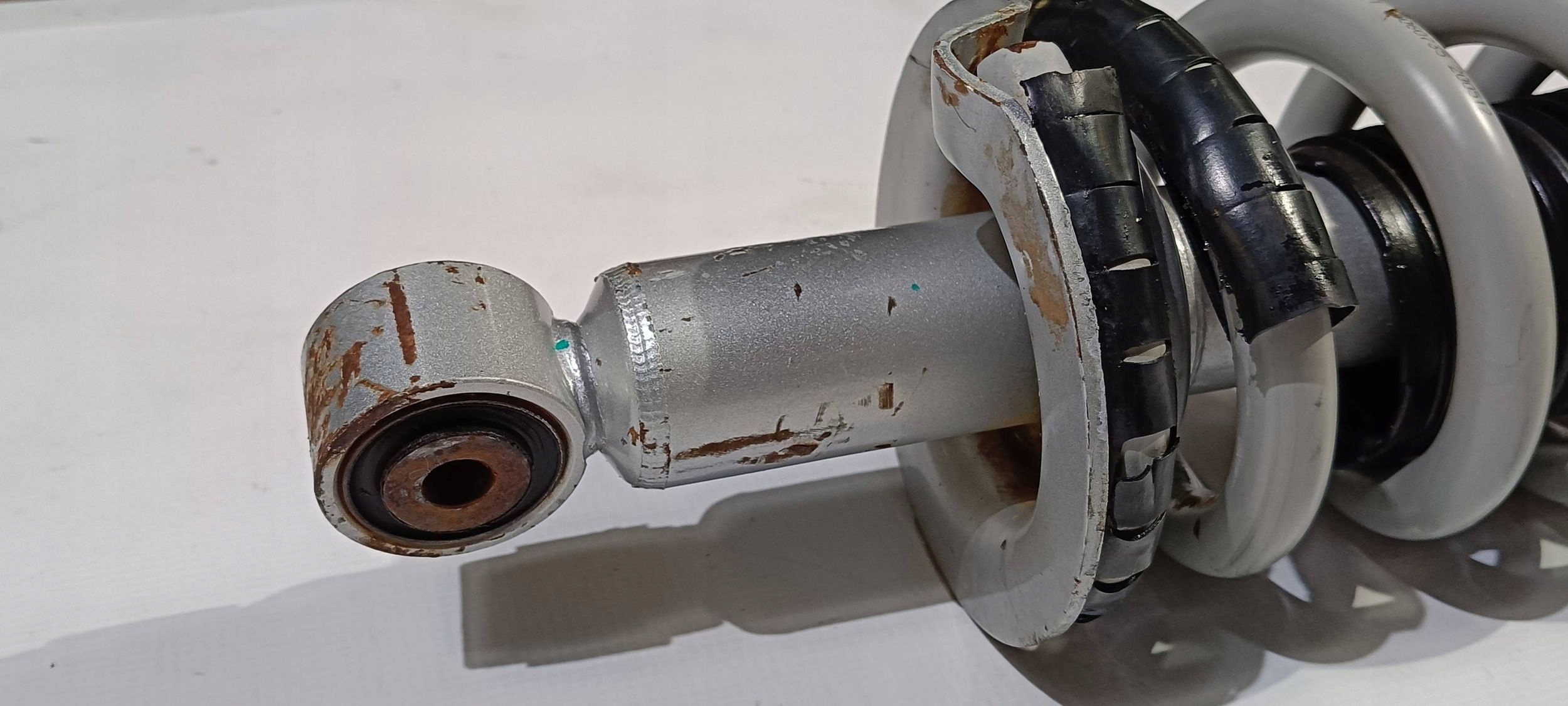 shock absorber front front left Nissan Titan 2016r