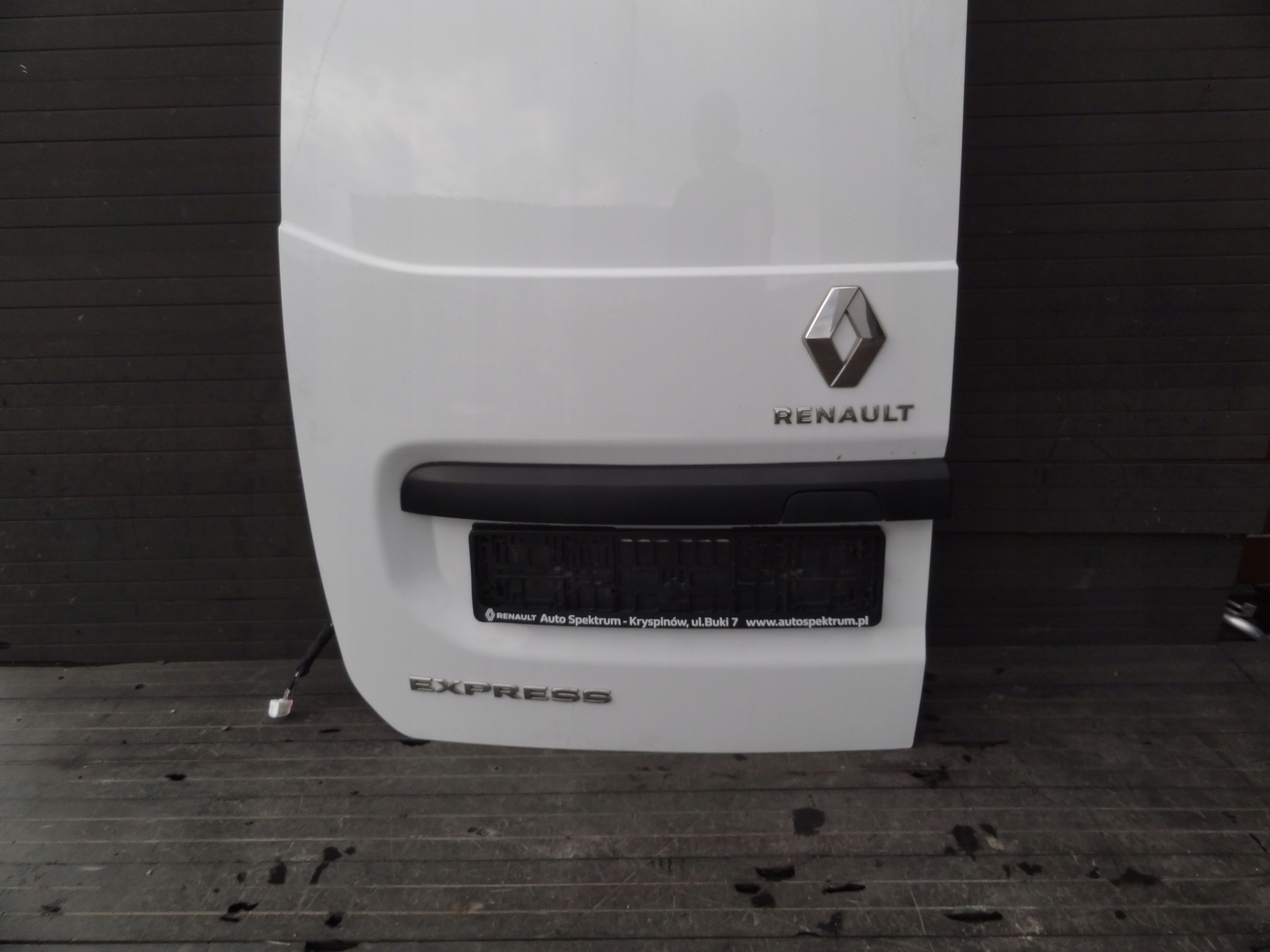 RENAULT EXPRESS II 2023 DRZWI TYLNE LEWE SKRZYDELKOWE KOMPLETNE ORYGINAL Producent części Dacia OE