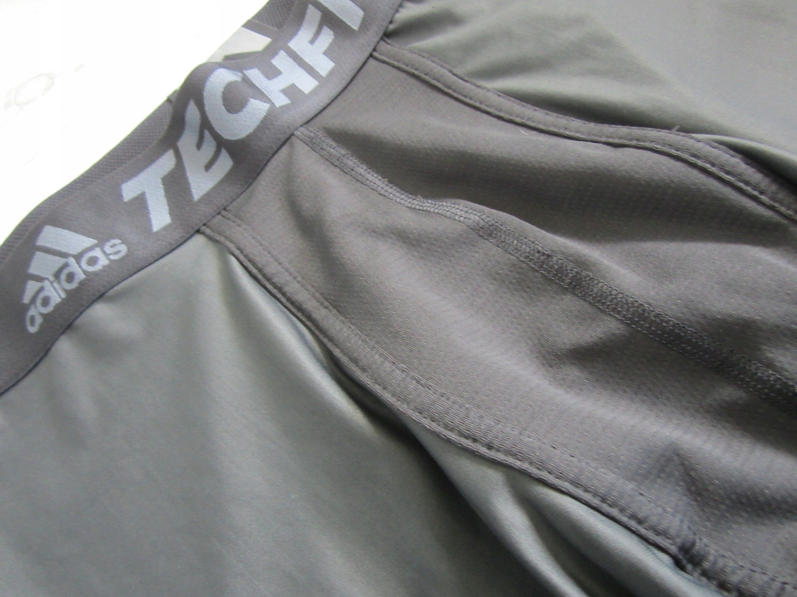 ADIDAS Techfit_XL (42)_Compression_Climachill Rozmiar XL