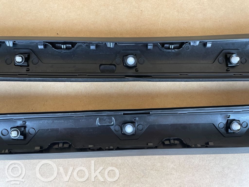 moulding cover windows pillar right left KOMPLET FORD EXPLORER EV CX740 2024