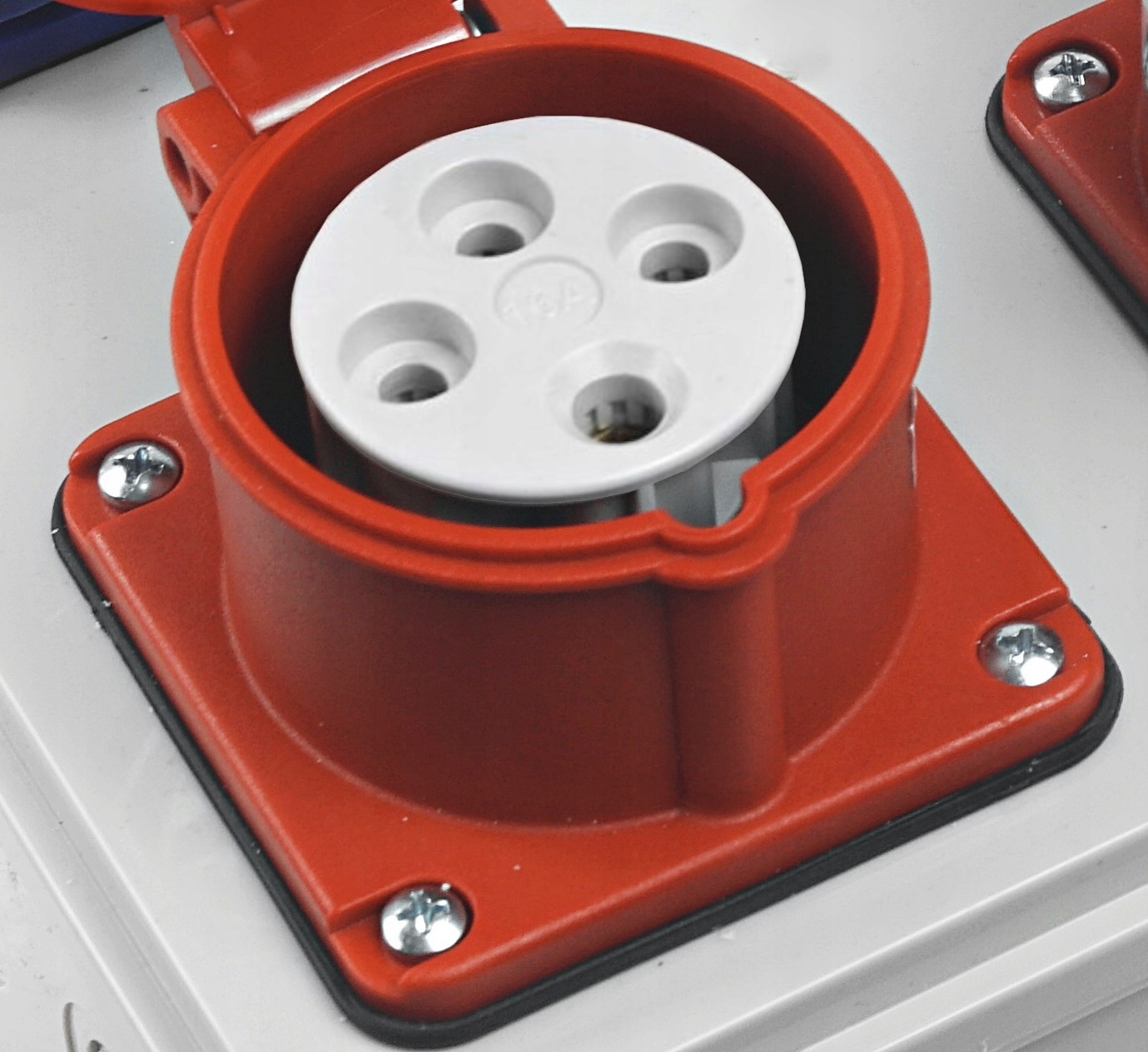 ROZDZIELNICA BUDOWLANA 32 16 4P Z WYŁĄCZNIKIEM L0P Napięcie pracy 400 V