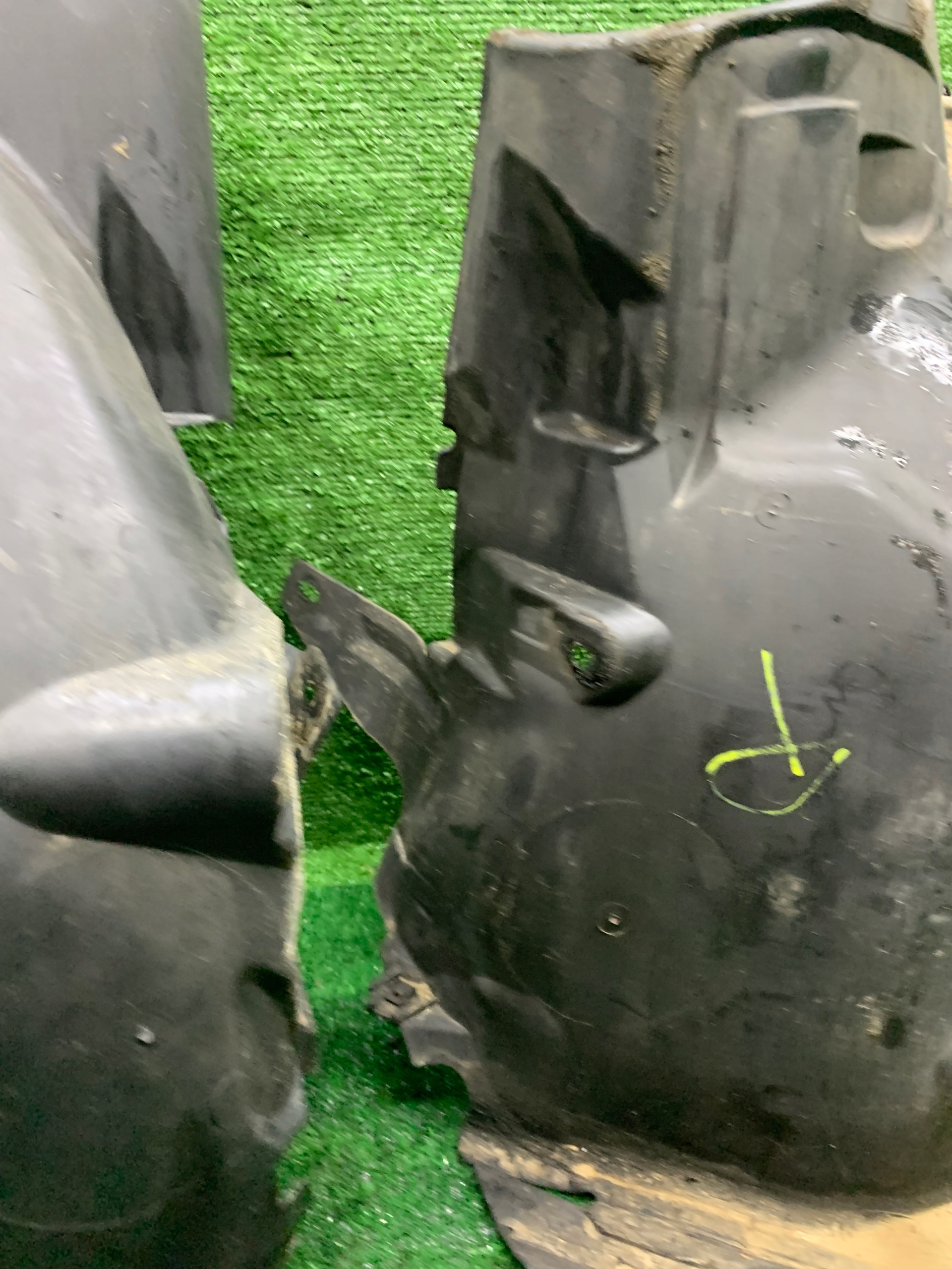 MERCEDES C W204 mudguard right front complete 2046902830 2046905630