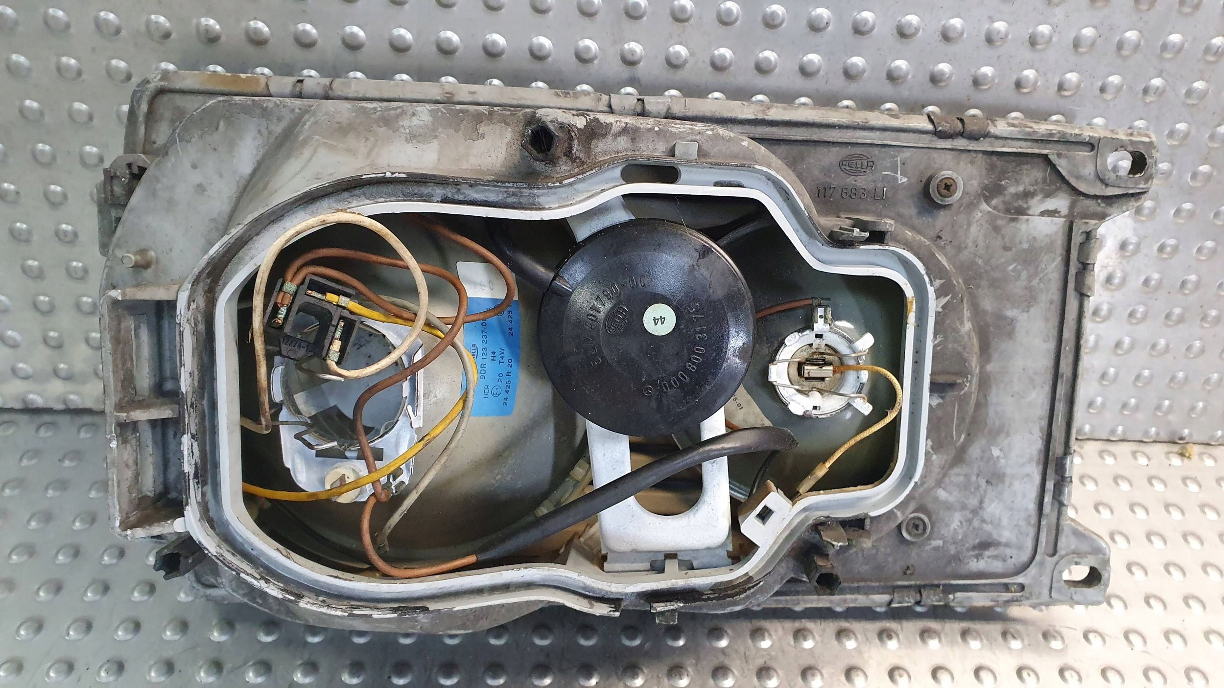 light front left MERCEDES W123 75