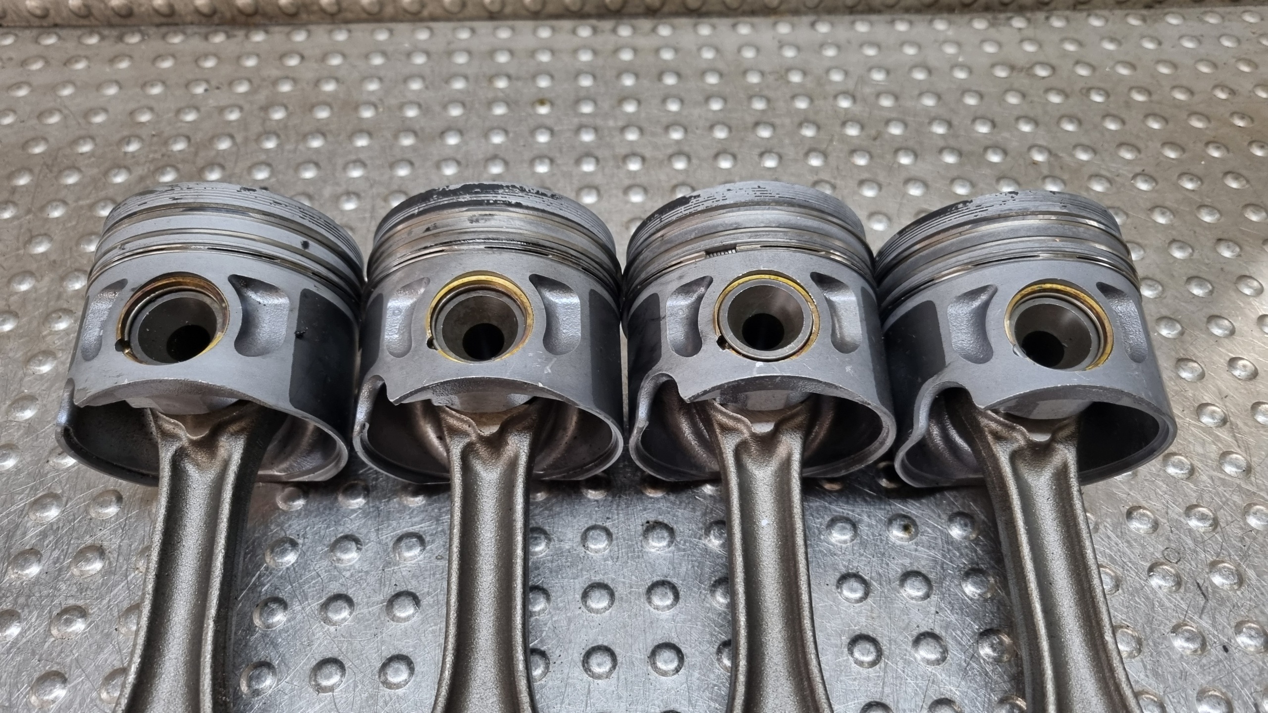 pistone biella 7969 038G VW PASSAT B6 GOLF V SHARAN 1.9TDI AUY BXE BKC BLS