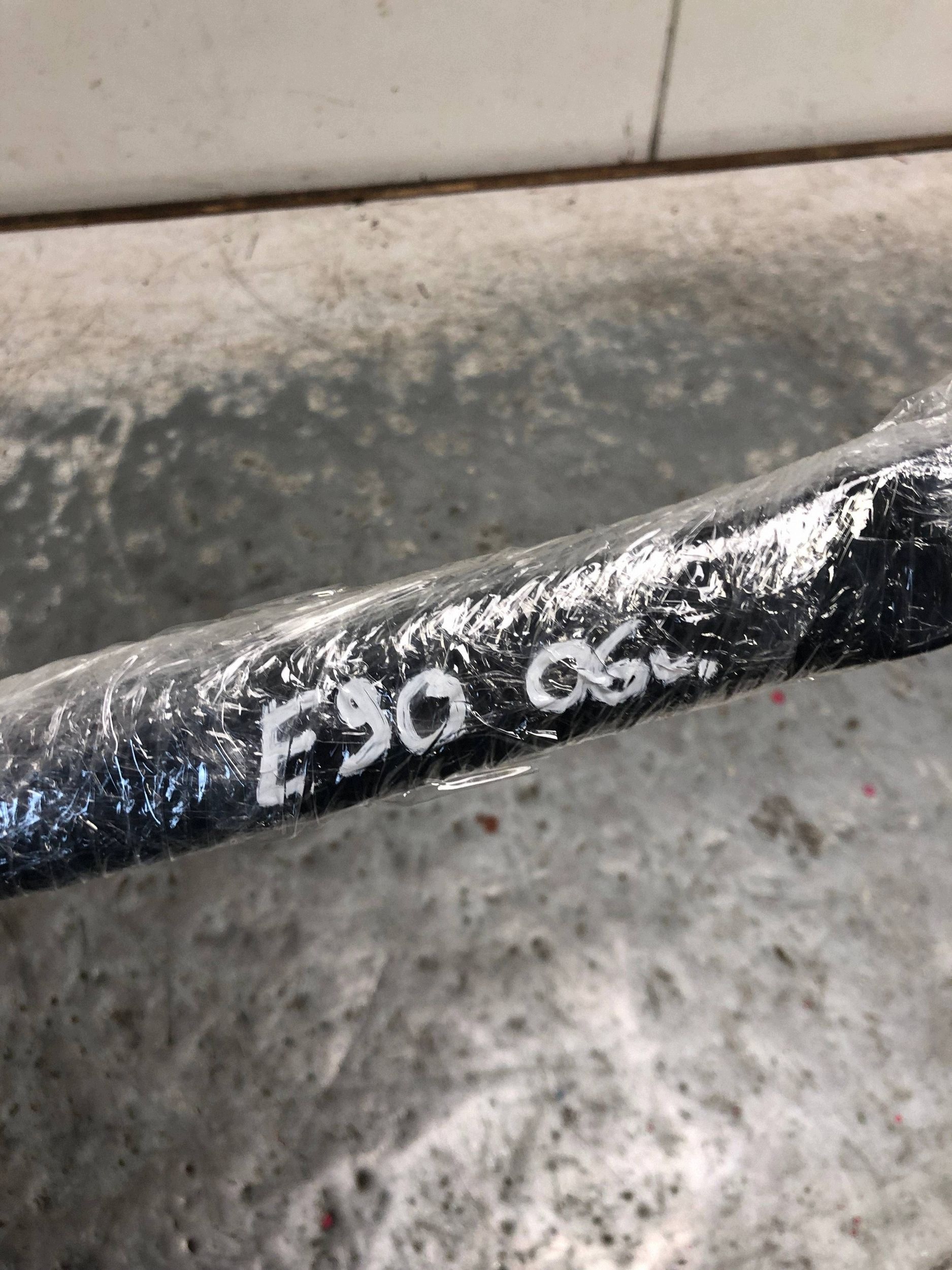 podpěra levá pravá BMW E90 646060282R 645060283L