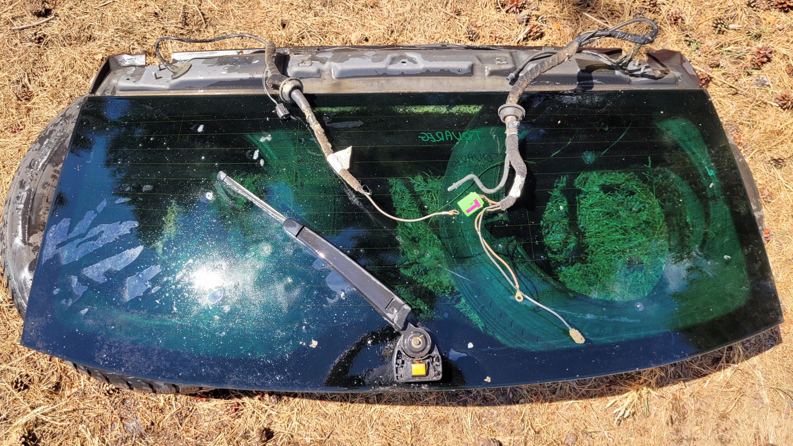 VW TOUAREGl СТЕКЛО ЗАД. ЗАДНЯЯ КРЫШКИ БАГАЖНИКА 04