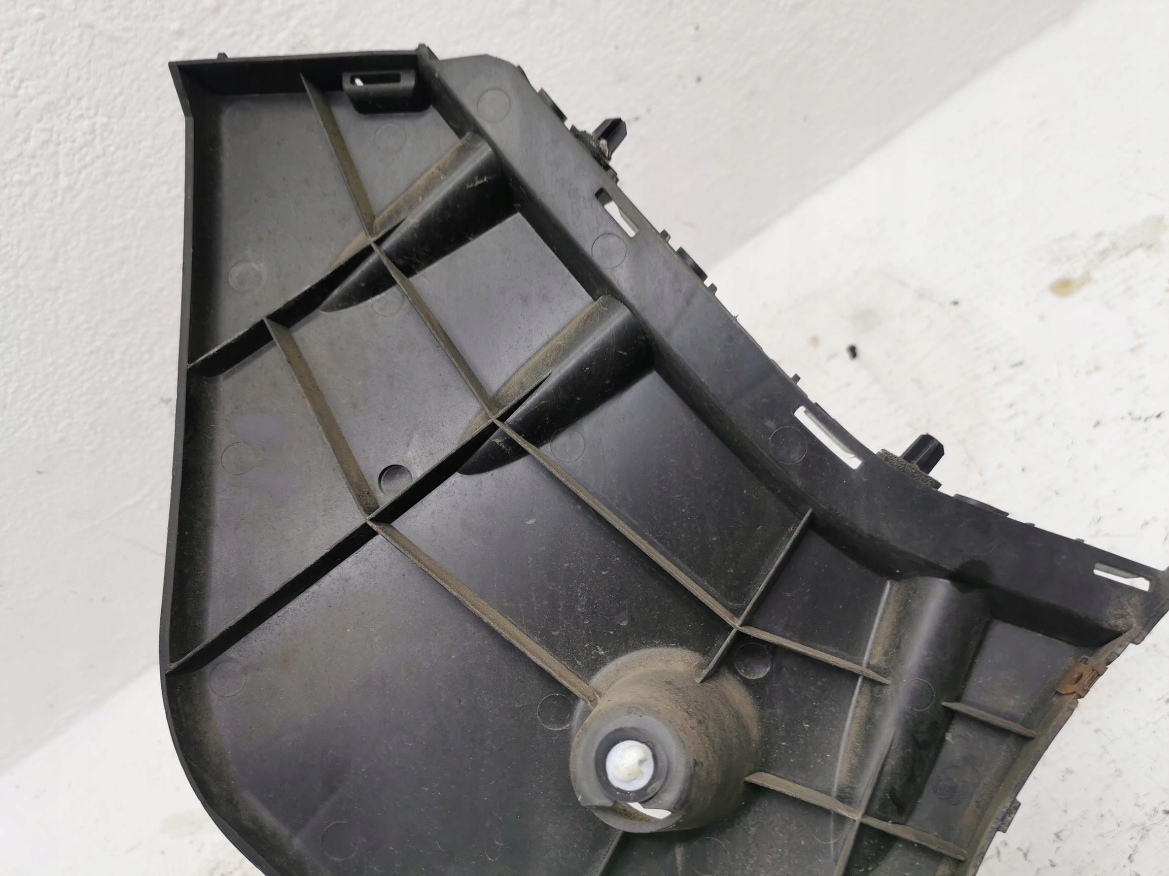 bumper bracket left rear part VOLVO V60 and KOMBI 10-18 31265281