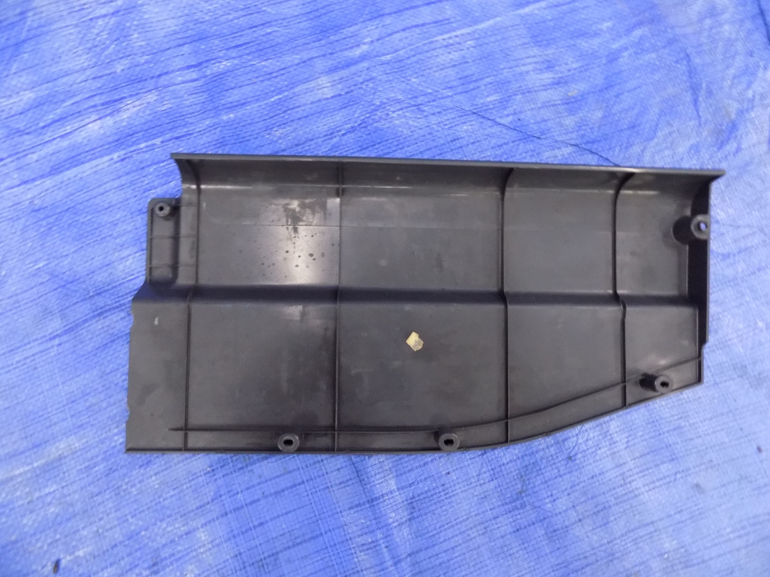 BLENDE ABDECKUNG GEHÄUSE HANDSCHUHFACH LINKS MAN TGL 10.180 07R