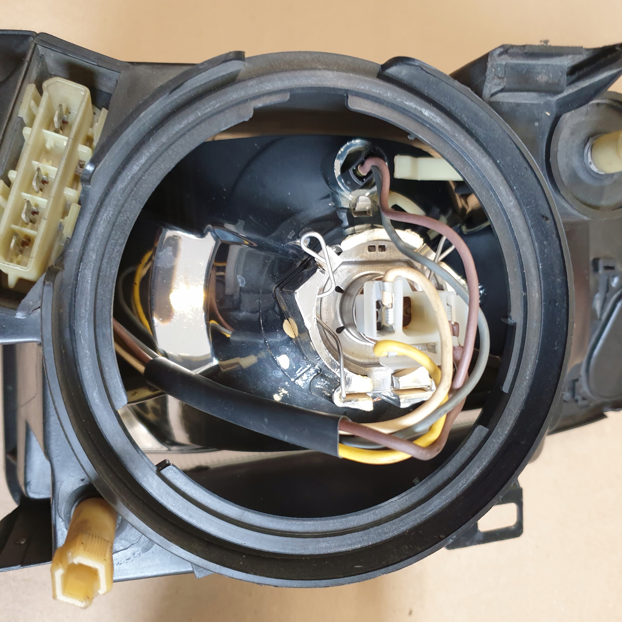 light REFLEKTOR front right FORD SIERRA OE EU