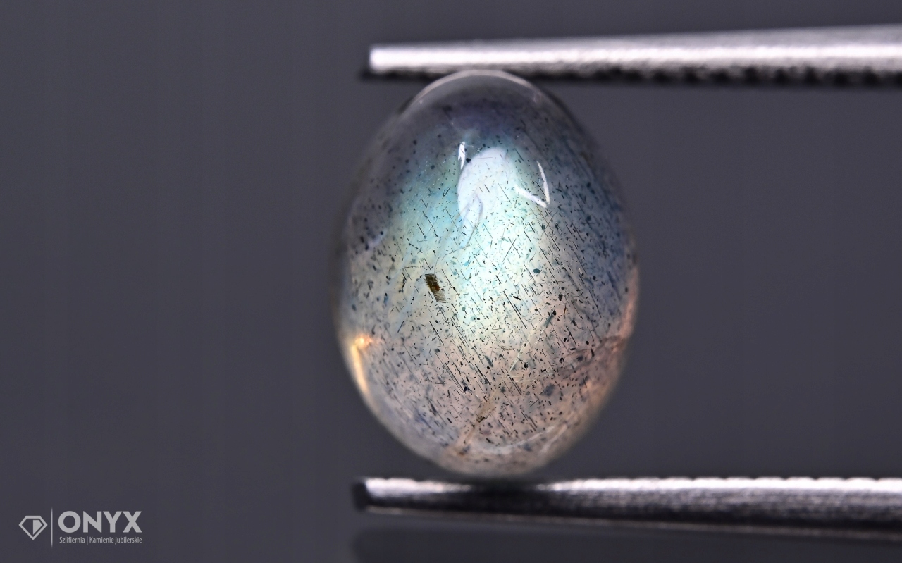 Labradorit kabošon A ovál 8x6 mm