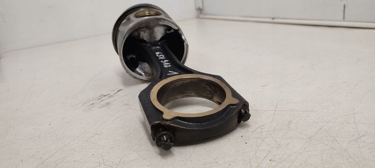 piston connecting rod Mercedes 2,2 CDI