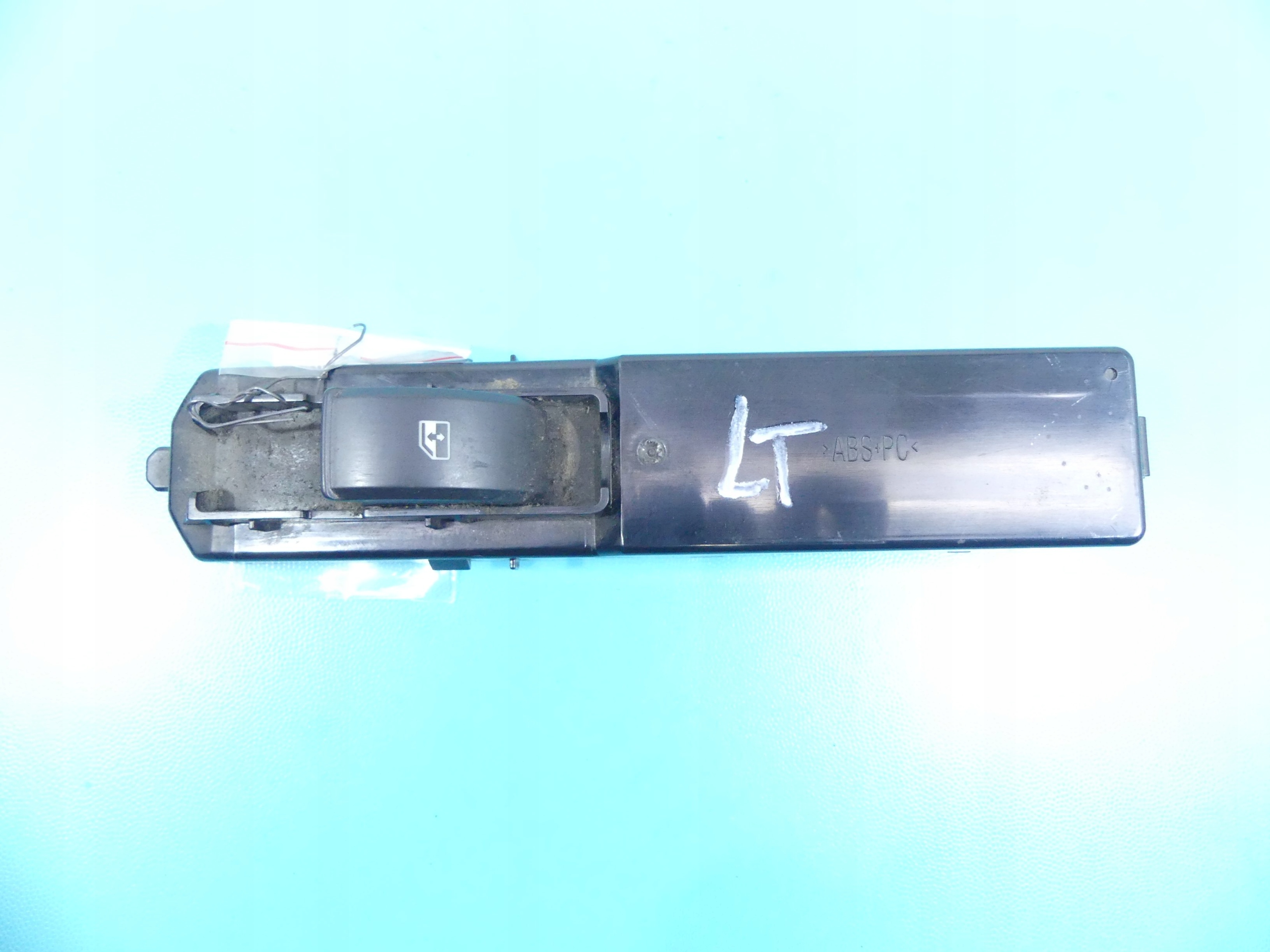 ПЕРЕМИКАЧ СКЛО ЛІВИЙ ЗАД. КАДИЛАК БЛС 05-10