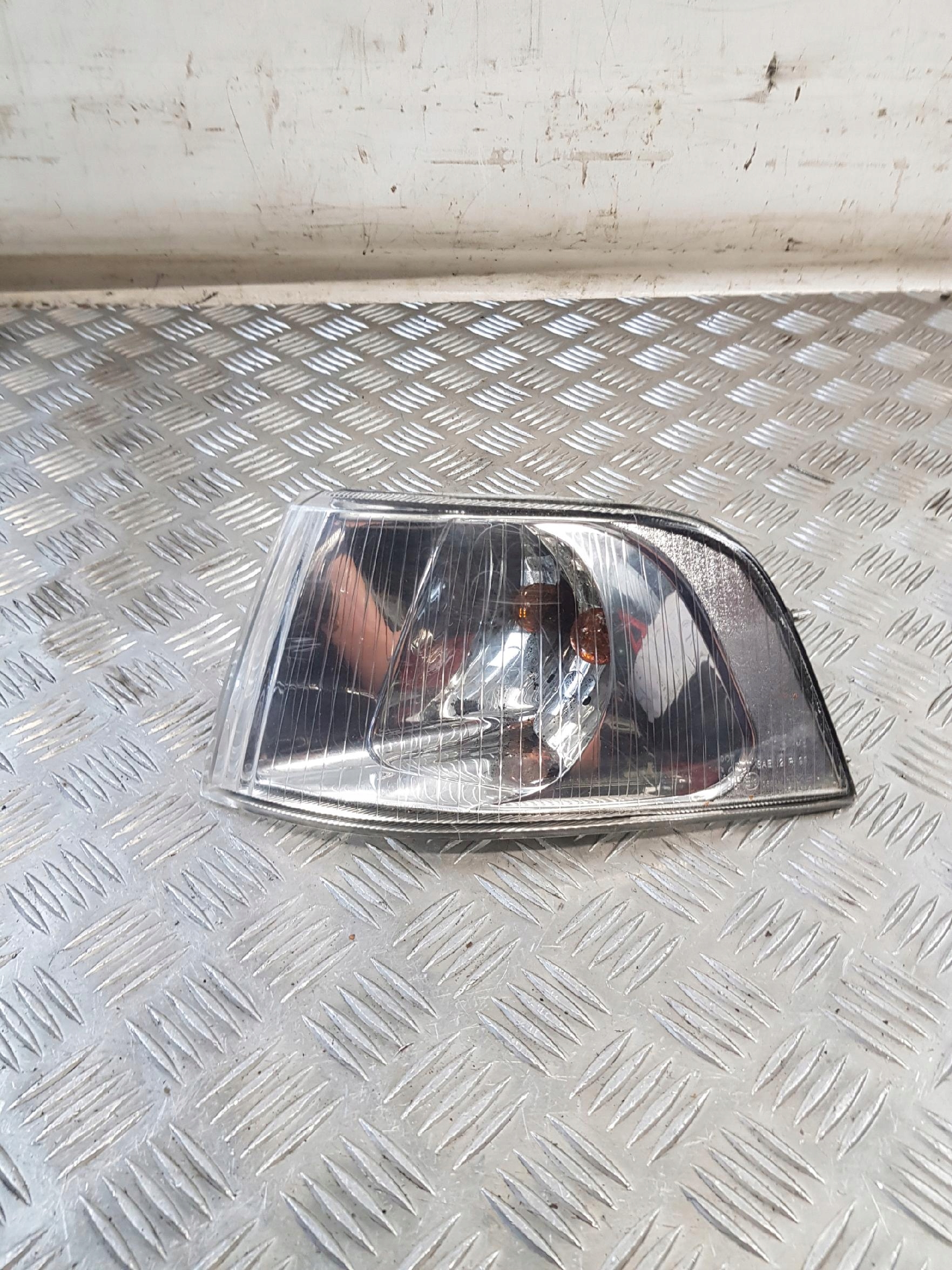 indicator left front 18A114B VOLVO V40 and
