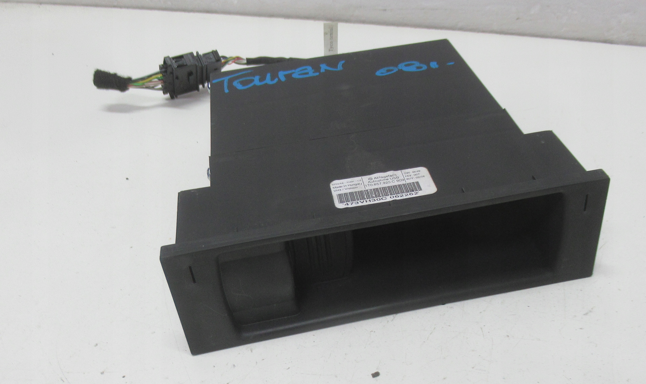 VW TOURAN 2008 R module adapter USB 1T0857925C