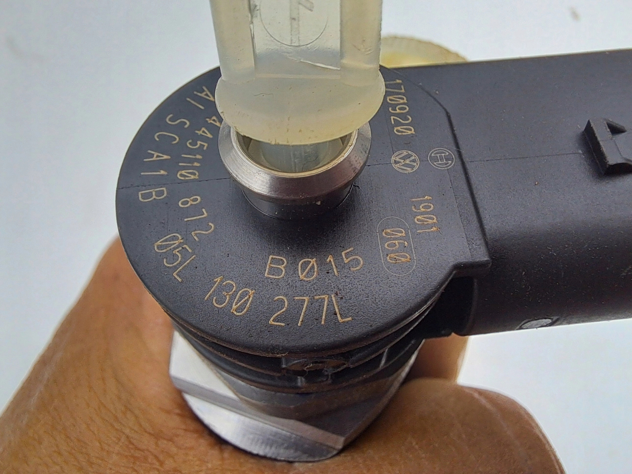 AUDI A6 C8 05L130277L 0445110872 injector