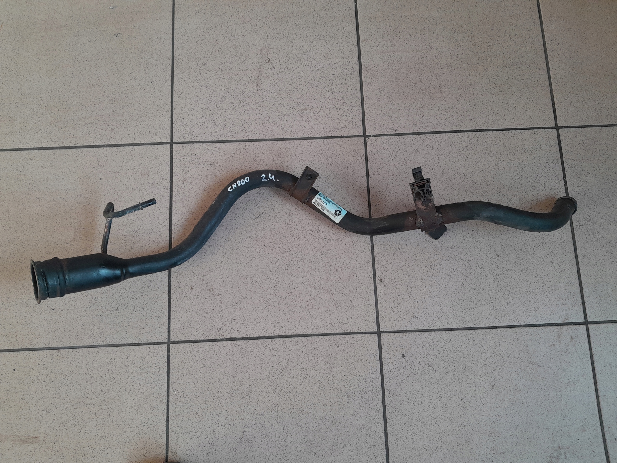 CHRYSLER 200 II 2014-16R 2.4L RURA WLEWU PALIWA WLEW 68223795AD