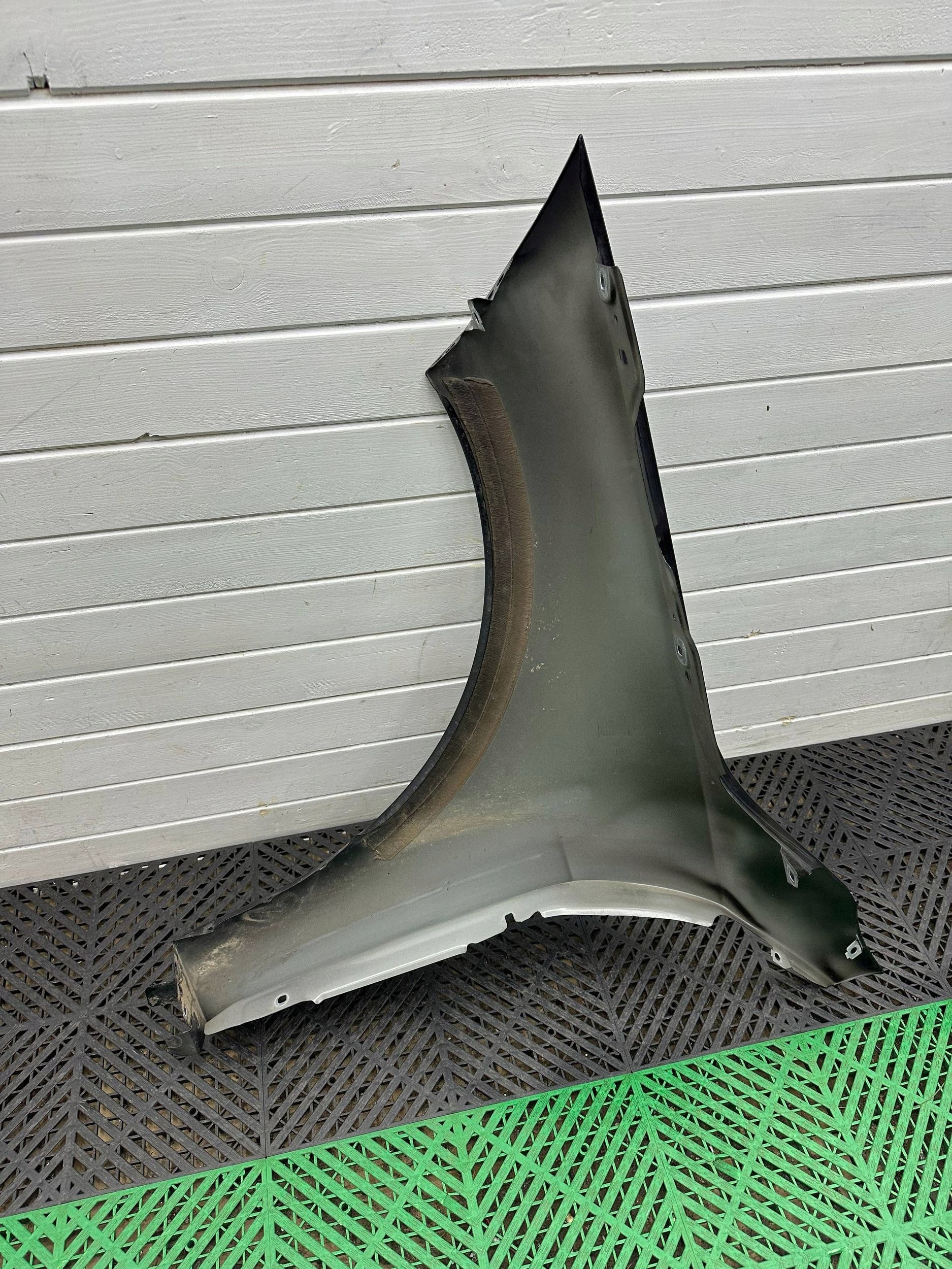fender front side right BMW 1 F40 colour 475