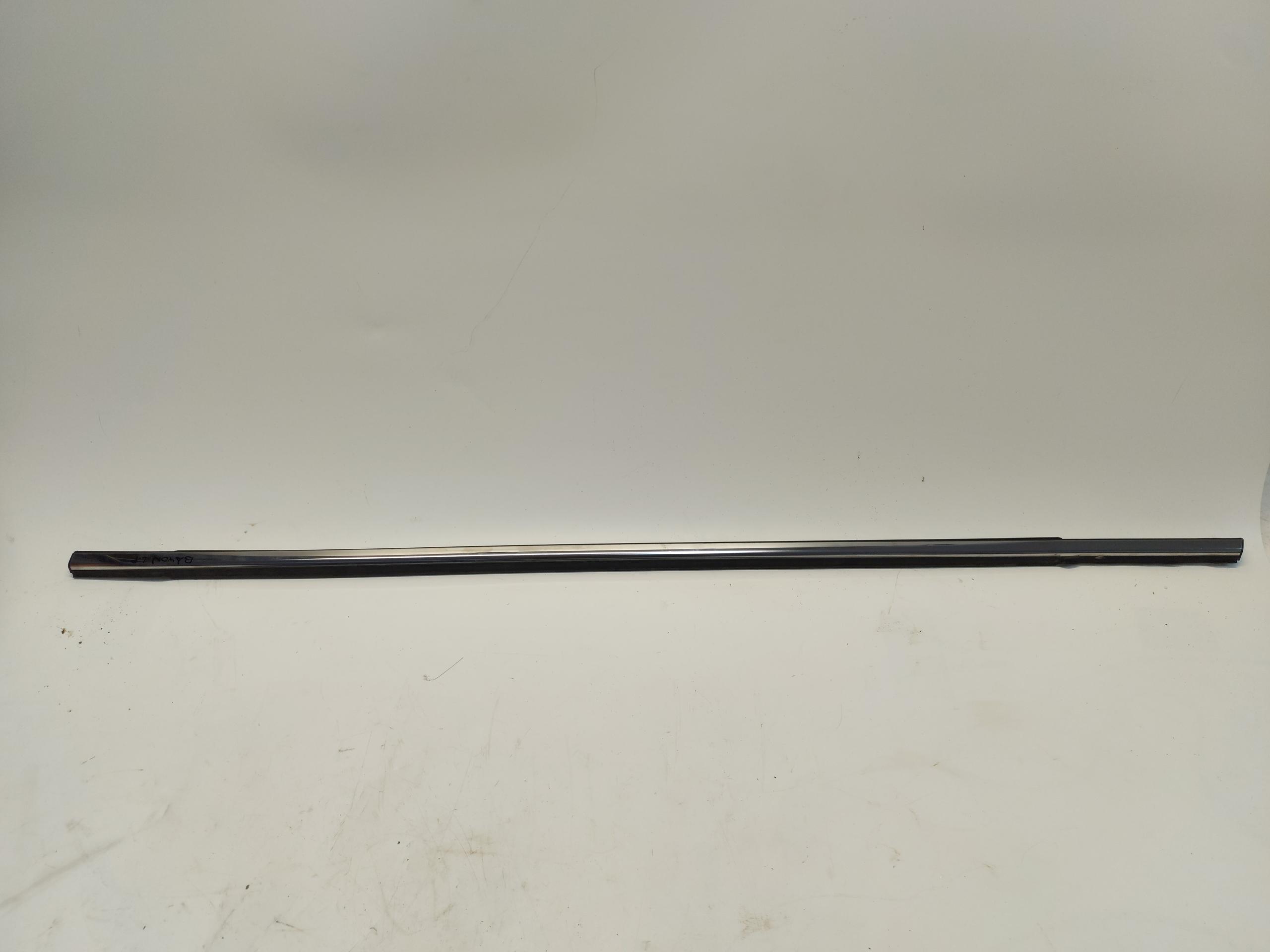 Hyundai Bayon 1.0 Turbo moulding dust left front chrom