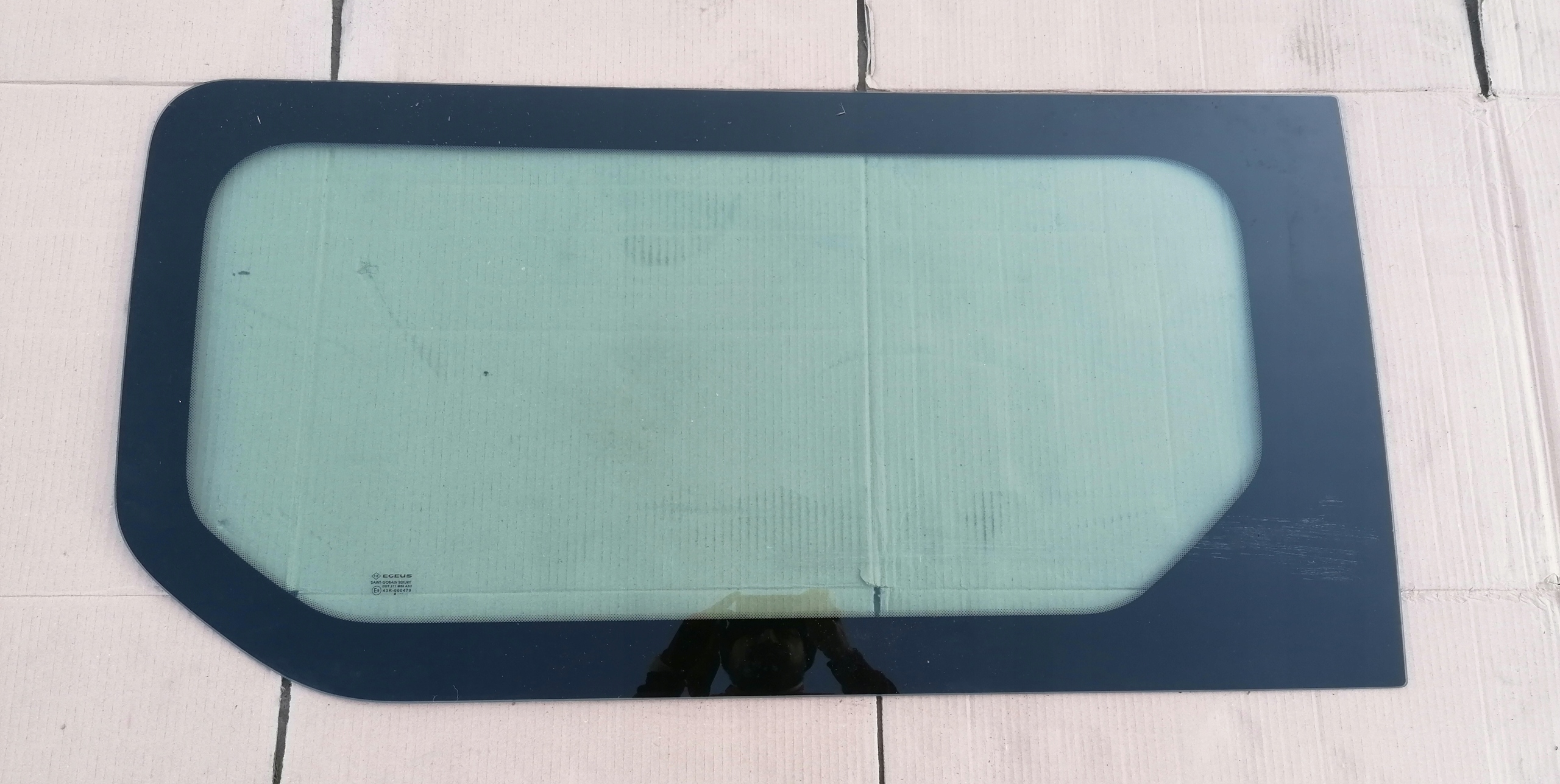 93867837 - Кузовное стекло правое Vivaro B Trafic III Long