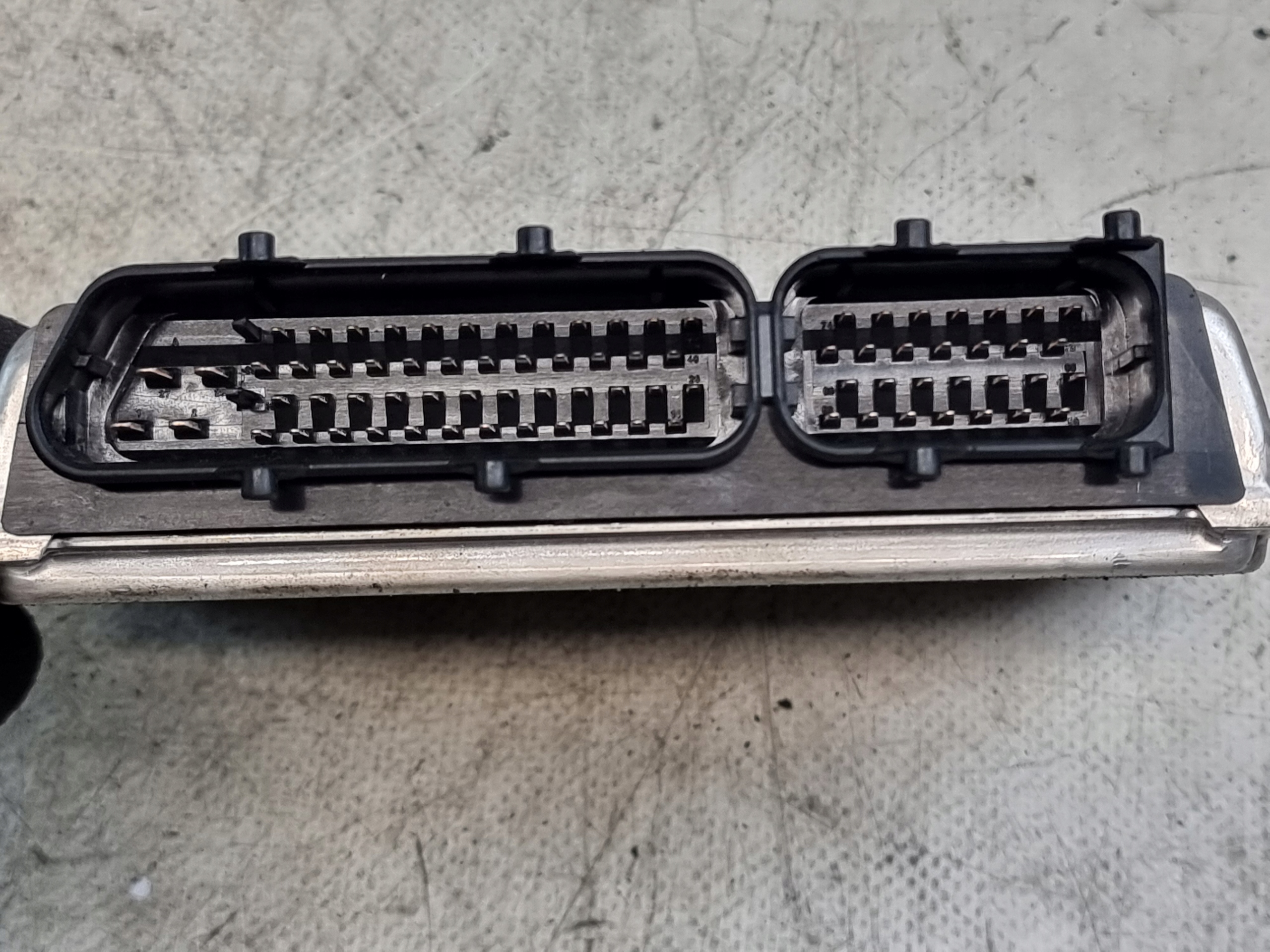 control unit computer of the engine OE 8D0907558B VW PASSAT B5 1.8 20V 98r