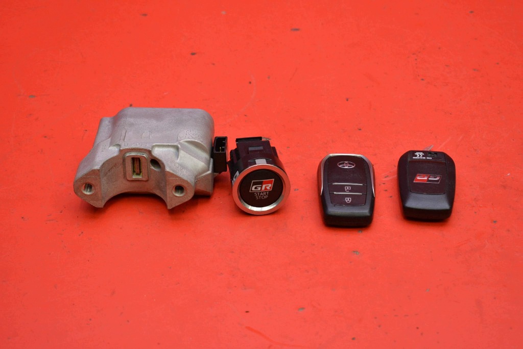 ignition key button blocking 15F142 45020-33-12 TOYOTA YARIS 4 IV GR