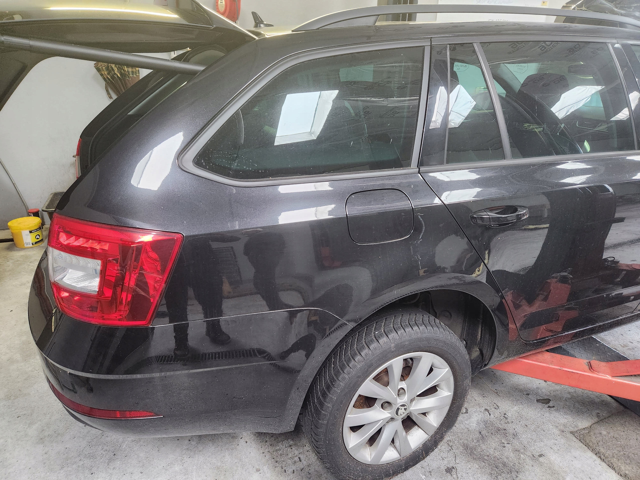 OCTAVIA III ЧЕТВЕРТЬ КРЫЛО ЗАД. УНИВЕРСАЛ ПРАВЫЙ Lf9r