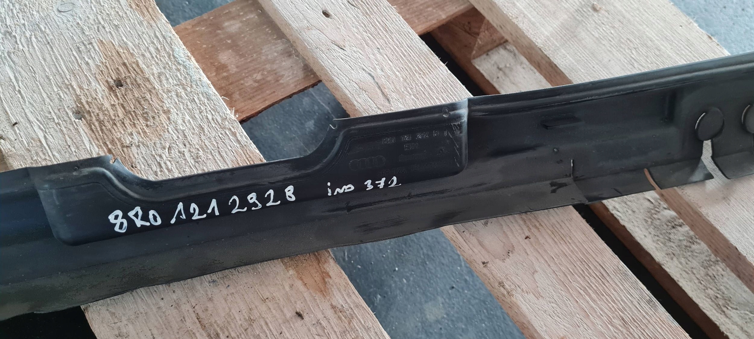 Q5 8R intake drain air cap supports 2.0 TDI