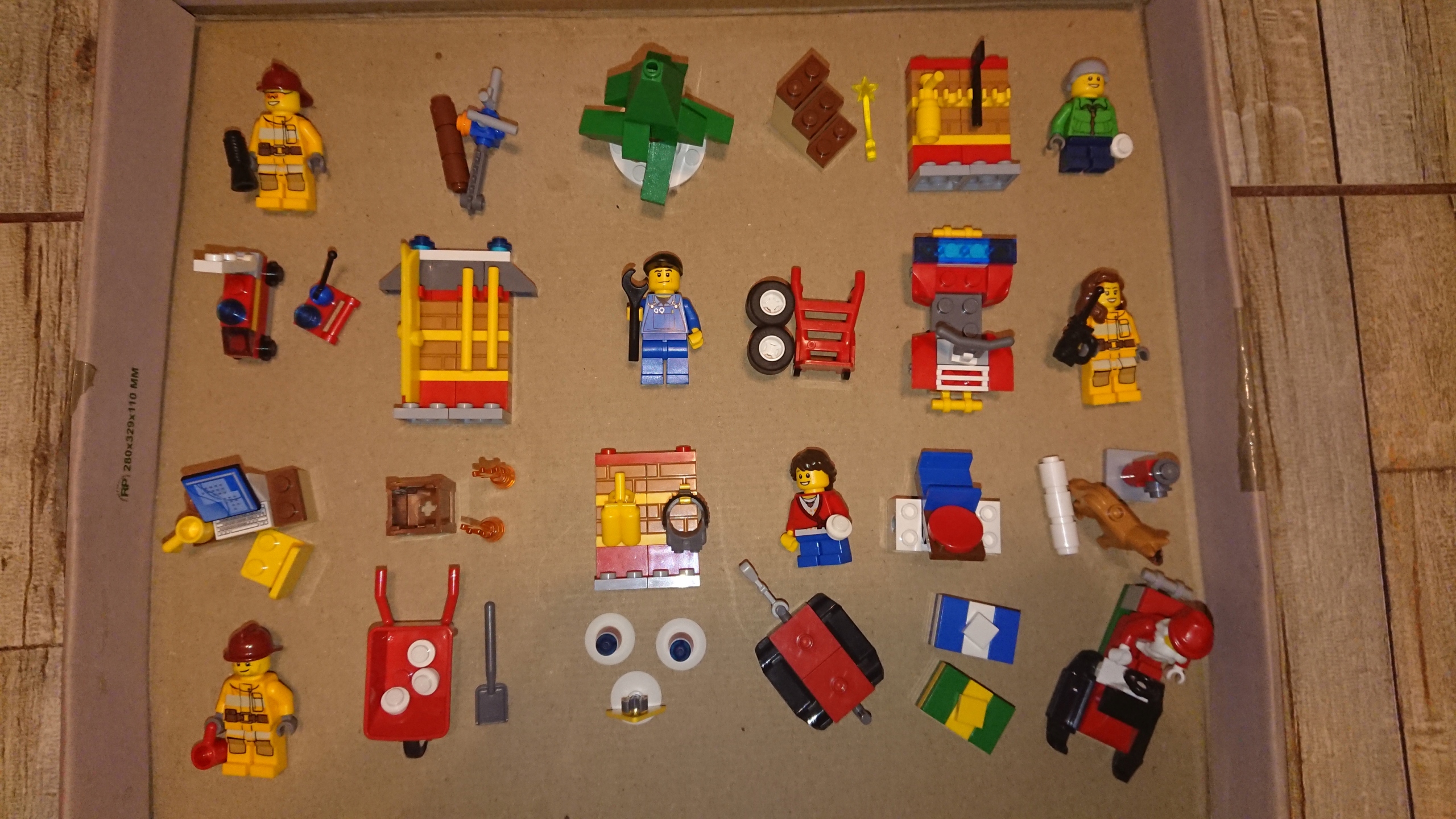 Адвент-календарь LEGO City 4428 2012, 248 деталей, новый в заводской упаковке, от 5 лет