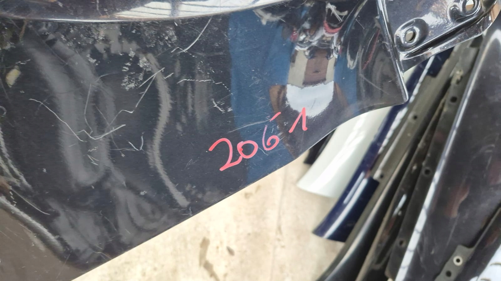 VW TOUAREG and 1 02-06 fender front front right