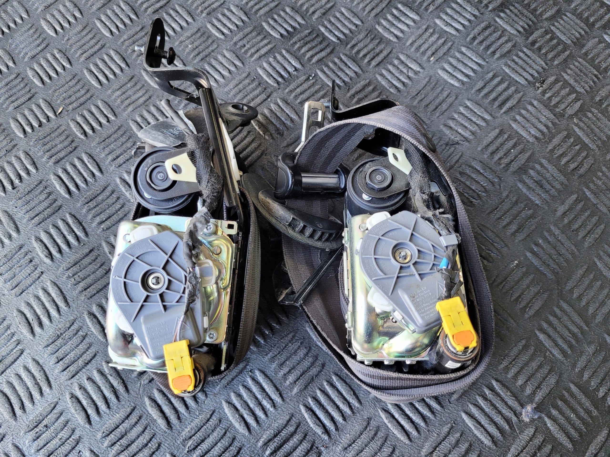tension belt safety front front left RANGE ROVER VOGUE L405