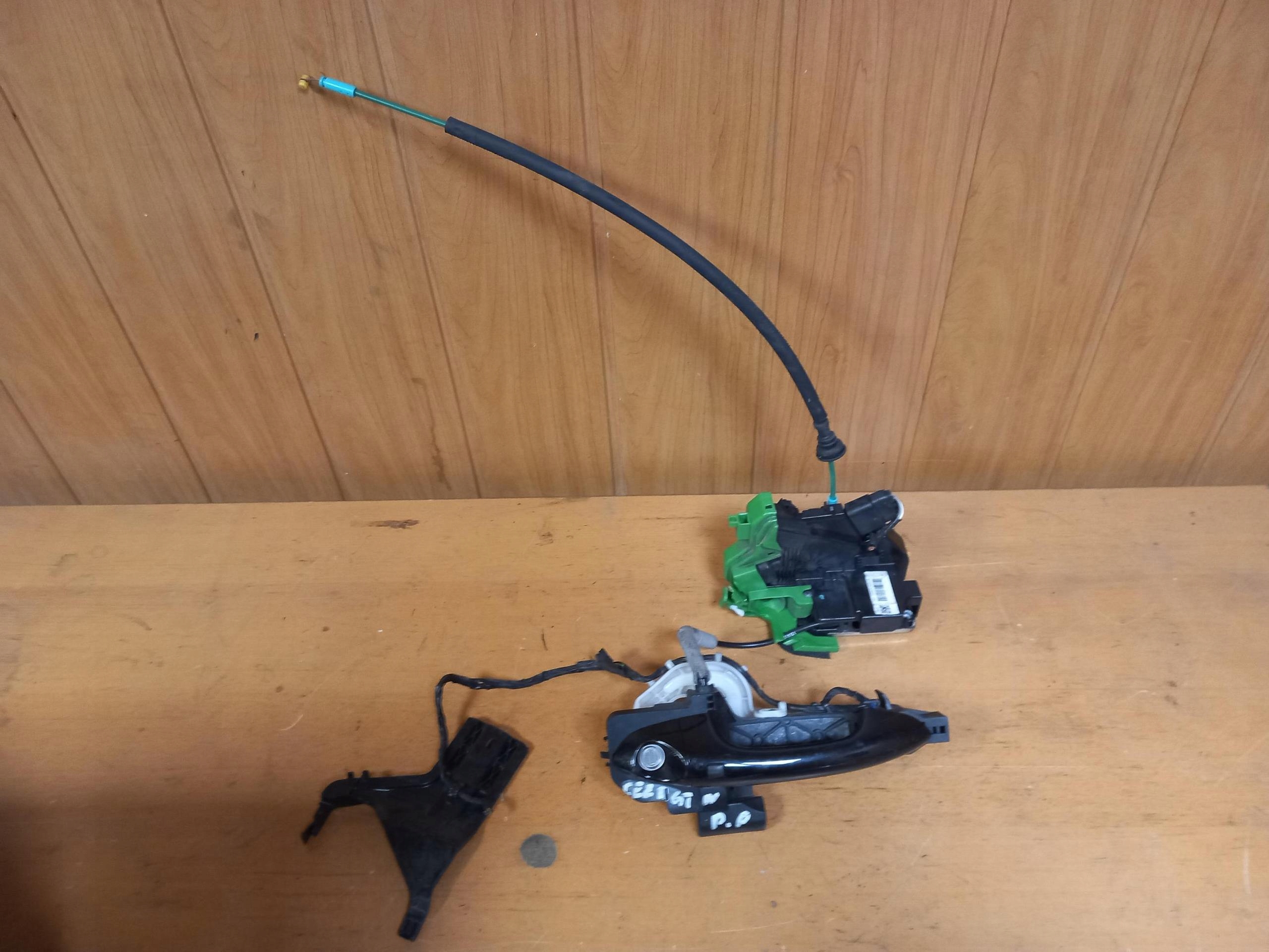 lock handle door right front KIA CEED II GT 81320-A2820 13-17