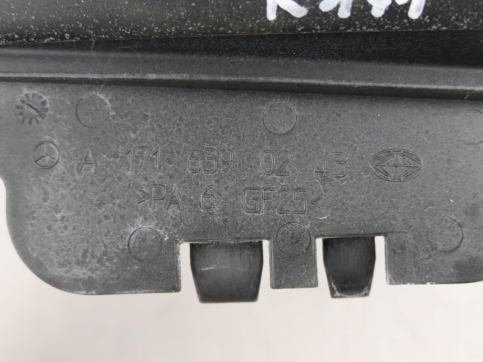 MERCEDES SLK R171 DICHTSATZ BLENDE ABDECKUNG RECHTS HECK