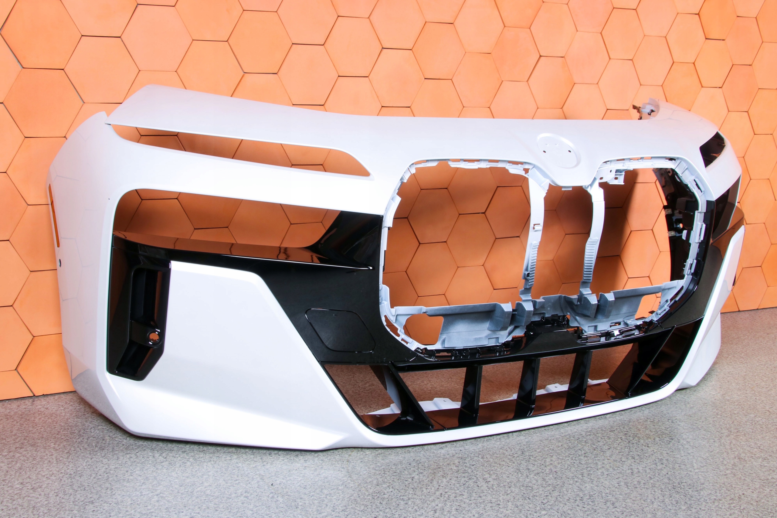 BMW 7 G70 i7 m-packet bumper front USA colour A96