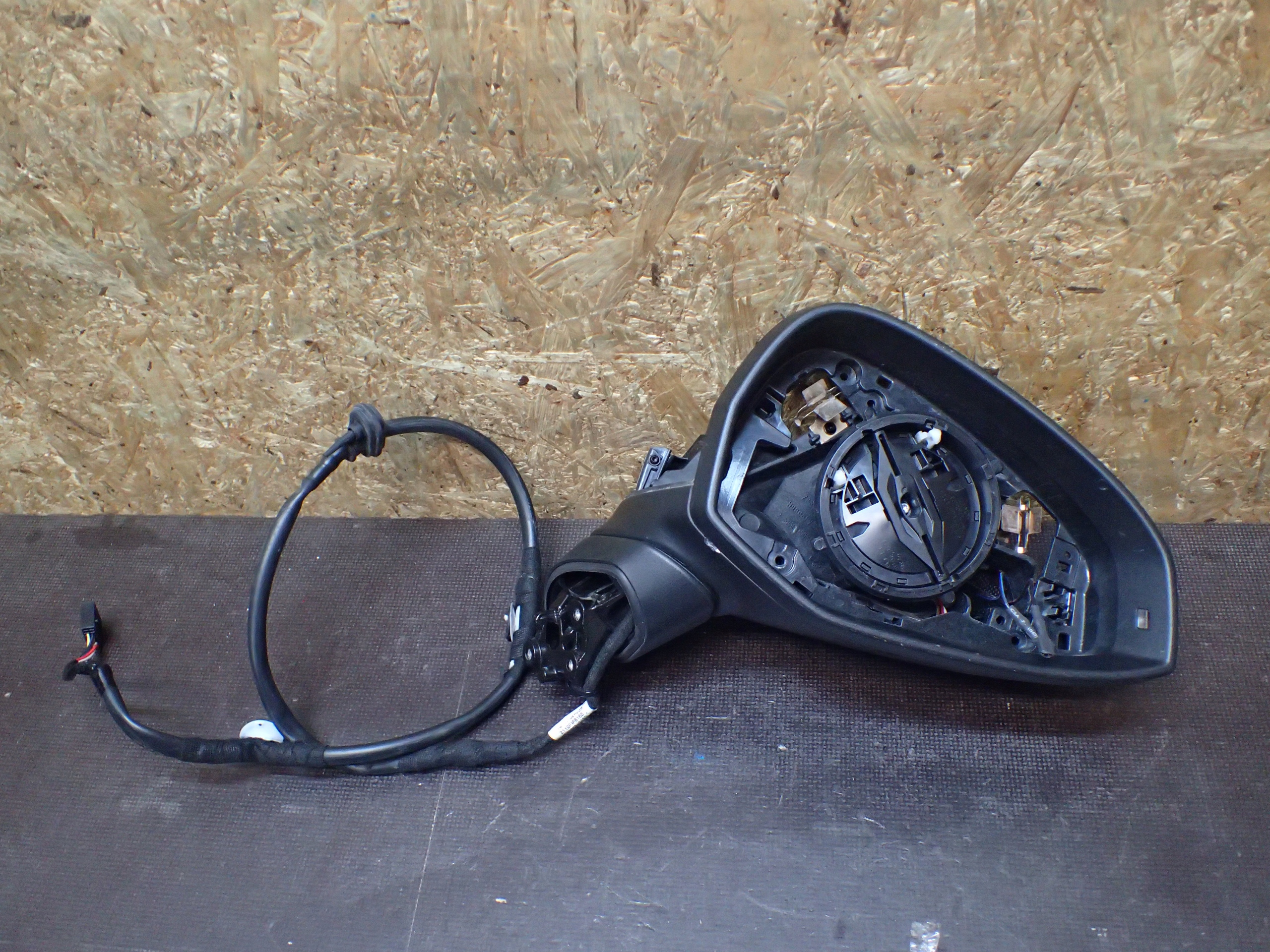 MIRROR RIGHT AUDI A4 B9 5PIN 8W1857410AB