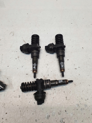 POMPOWTRYSK POMPOWTRYSKIWACZ 038130073BN 1.9 TDI BOSCH