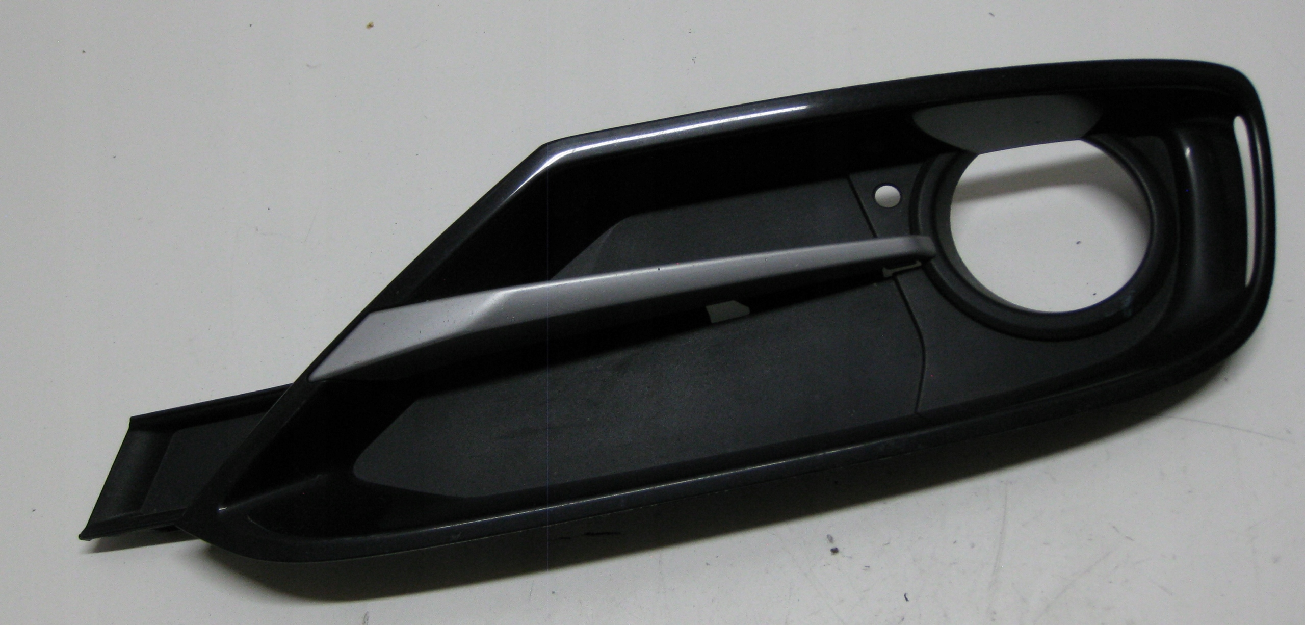 BMW F31 2.0D 14R grid of a bumper left front 7300737