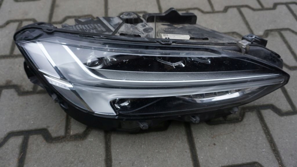 VOLVO S90 V90 CC - light right front MID LED