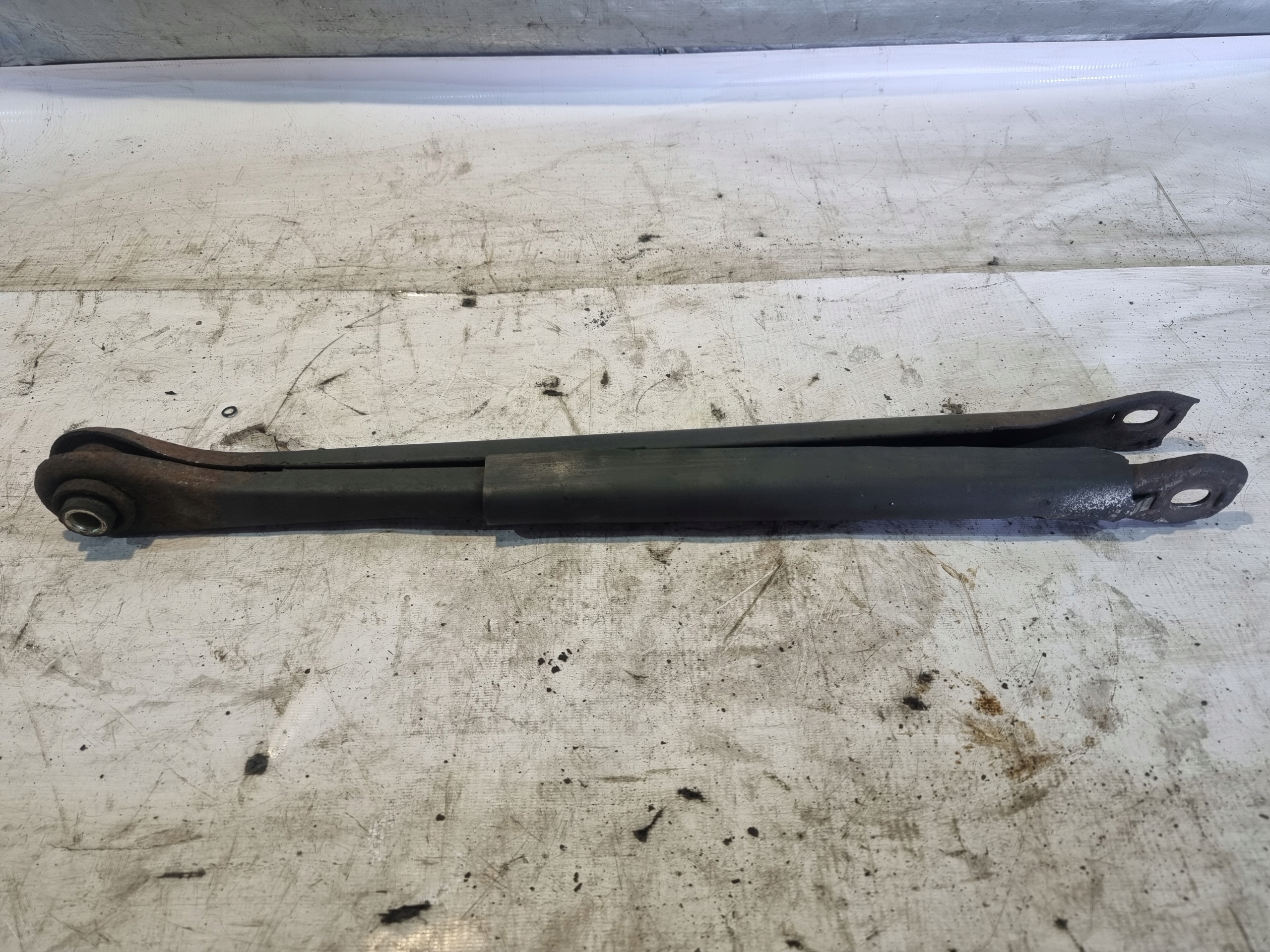 Querlenker rechts heck BMW E36 318i Sedan 96r