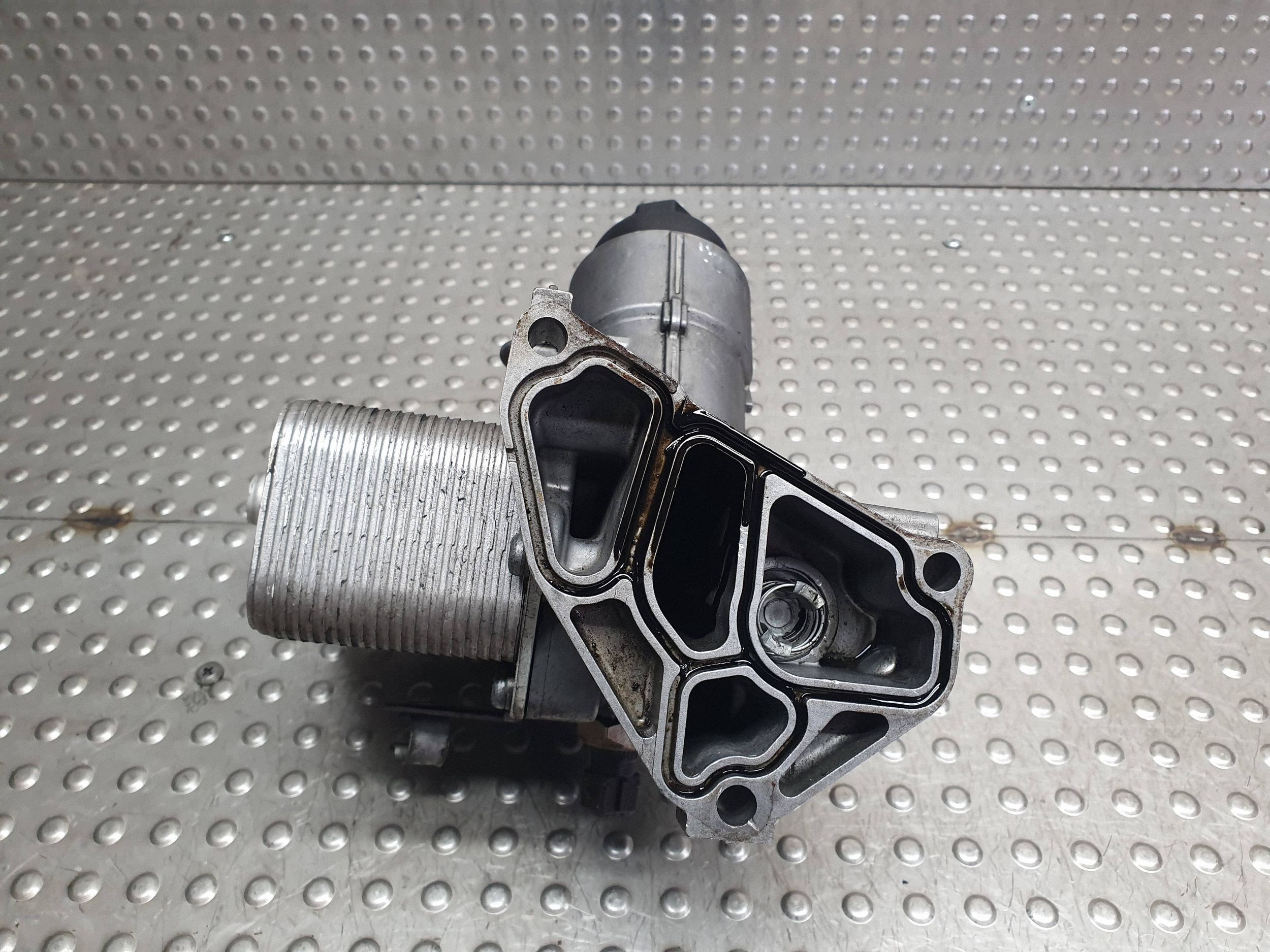 cover of a filter, oil 7788453 BMW E91 E90 E60 E61 X5 E70 E53 E65 3.0 D M57