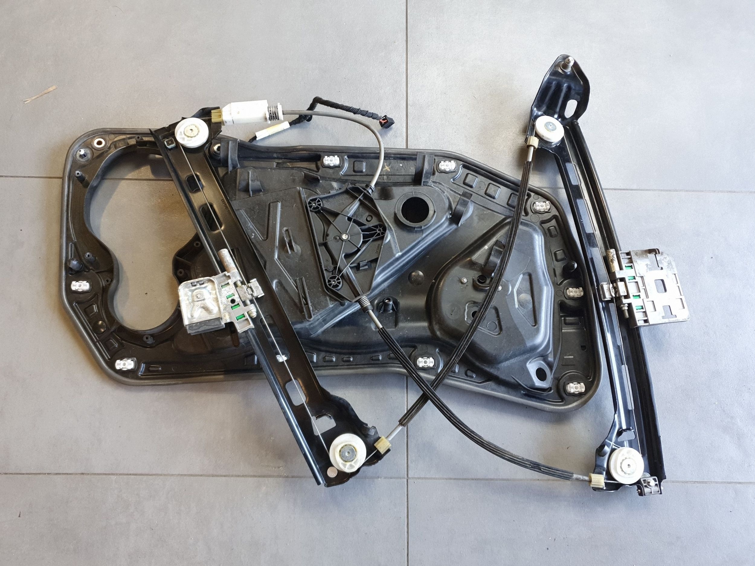 Volkswagen PASSAT CC window regulator right front 3C8837756