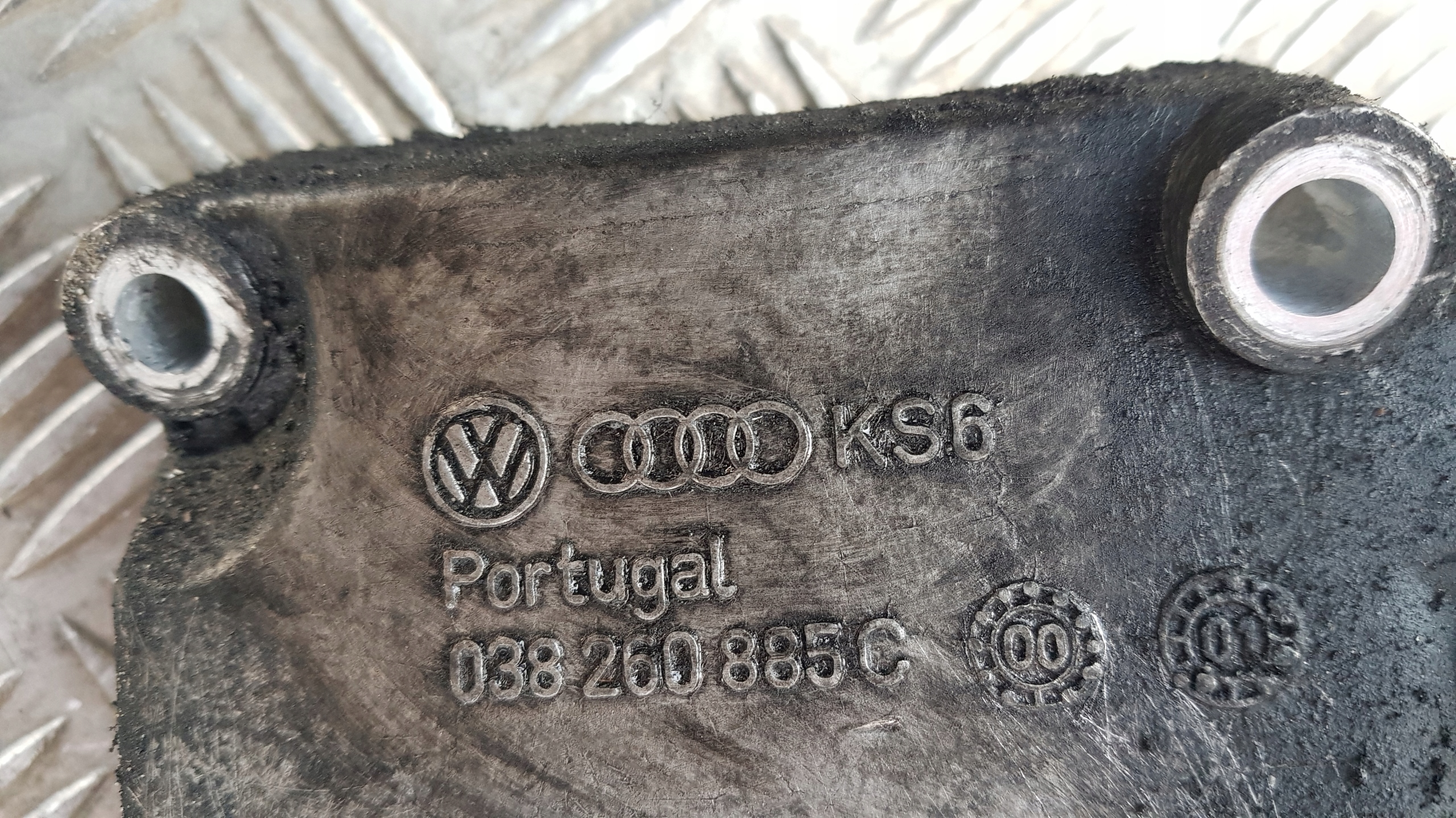 AUDI A4 B6 1.9 TDI holder KOMPRESORA 038260885C
