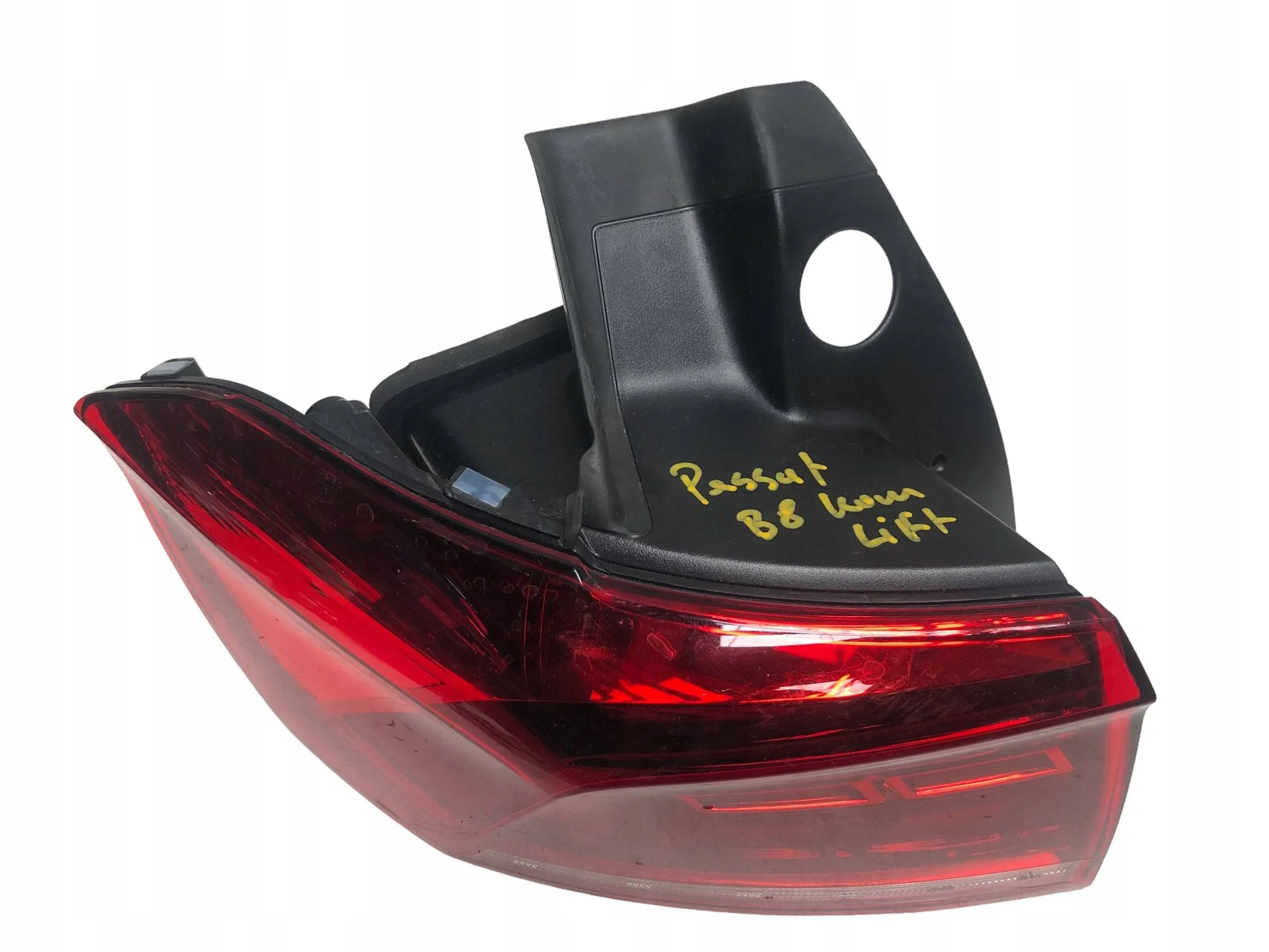 Lampa tył lewy Volkswagen PASSAT B8 Numer katalogowy części 3G9945095G