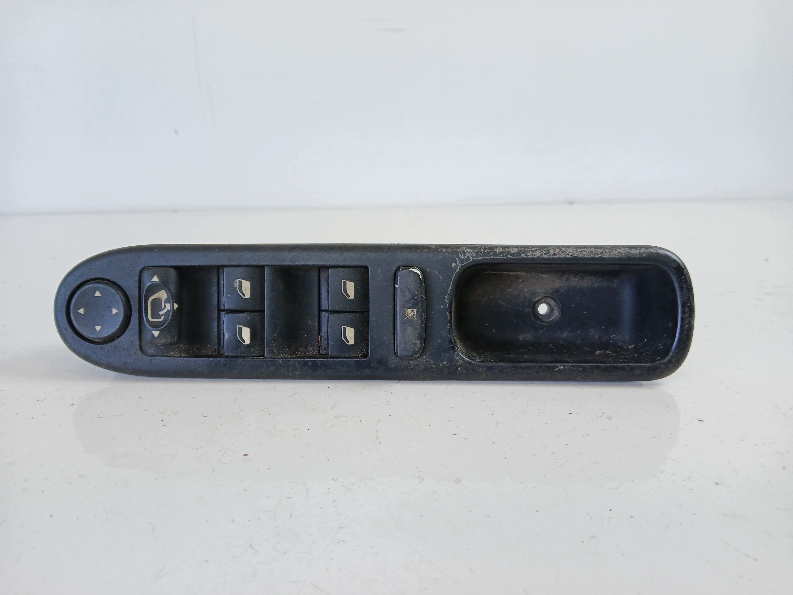 PEUGEOT 307 PANEL okna levý předek 96498420XT