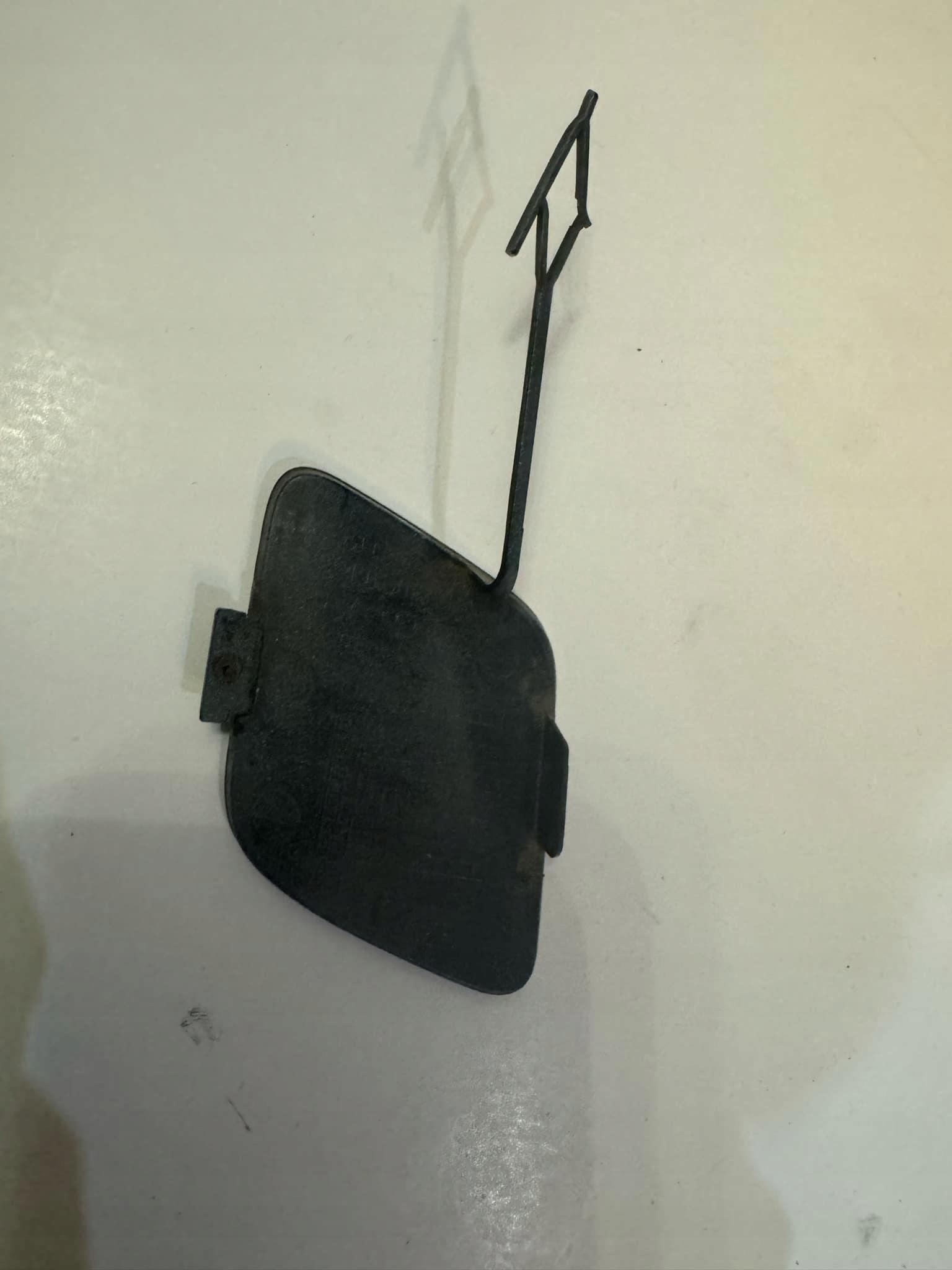 AUDI A4 S-LINE plus 14r. -> towing hook cap of a bumper front 8K0807241G