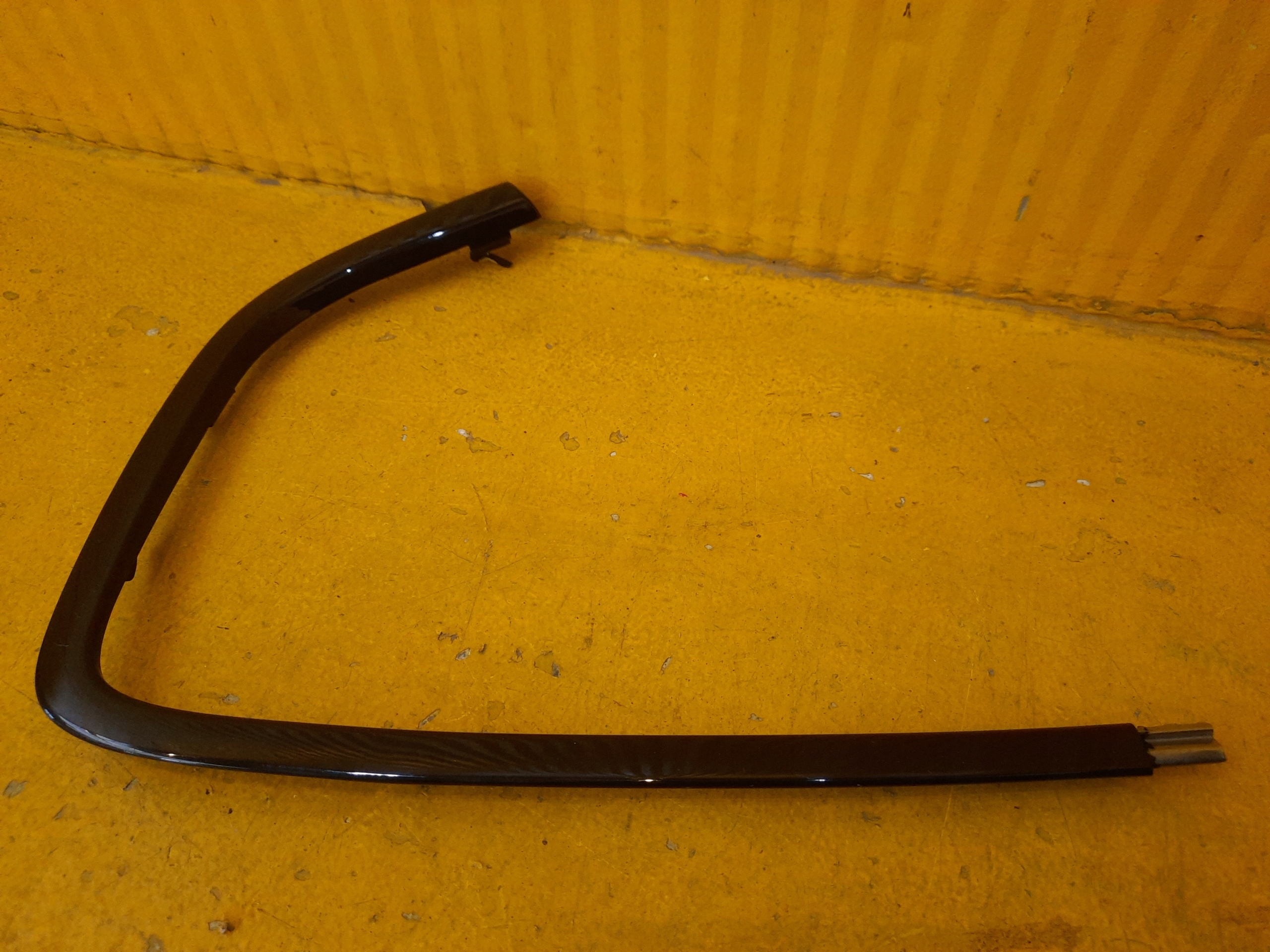 MASERATI LEVANTE CHROME STRIP LEFT
