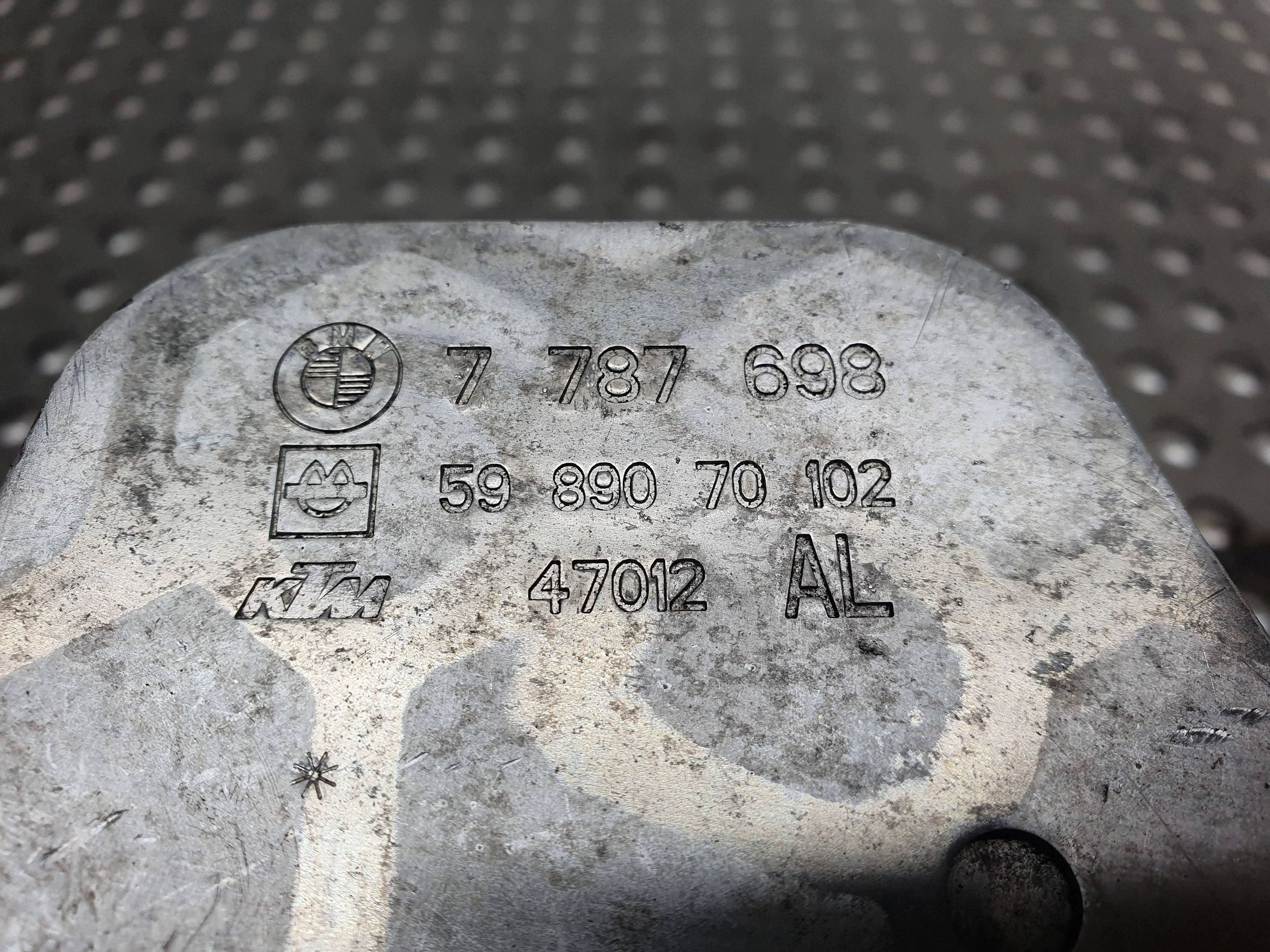 olaj hütö 7787698 BMW E46 E87 E90 E60 X3 E83 2.0D M47