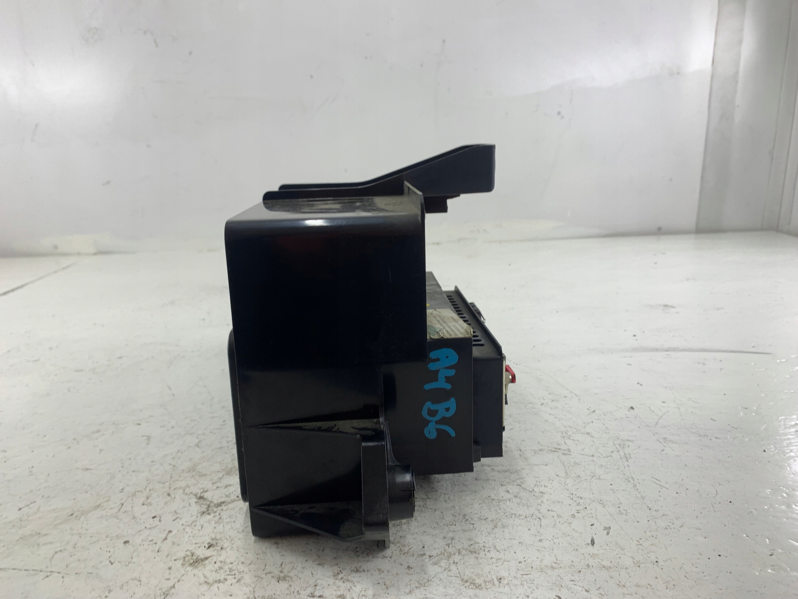 AUDI A4 B6 player navigation devices 8E9035201