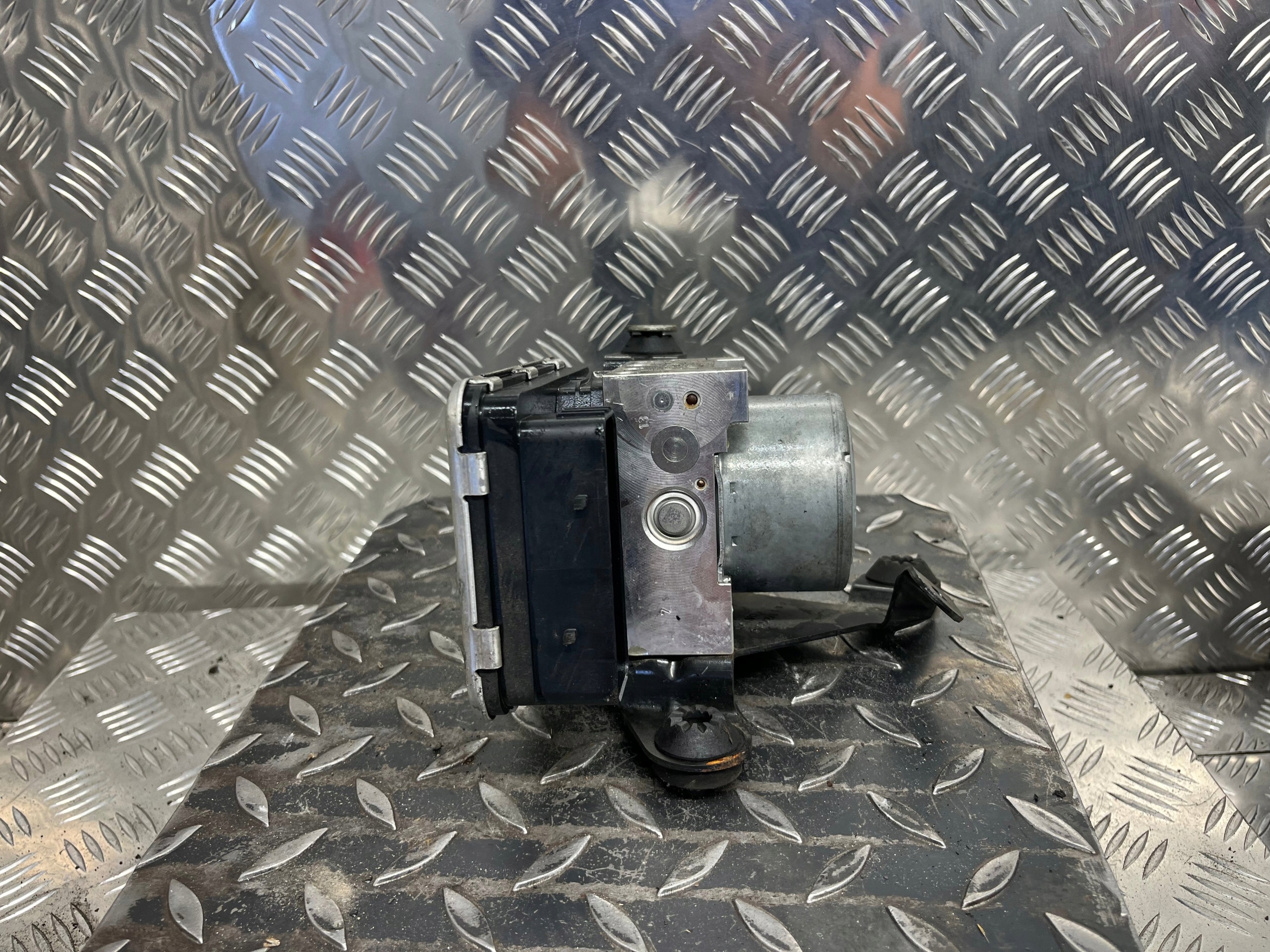 pumpa ABS VOLVO XC90 II 2019 31680098