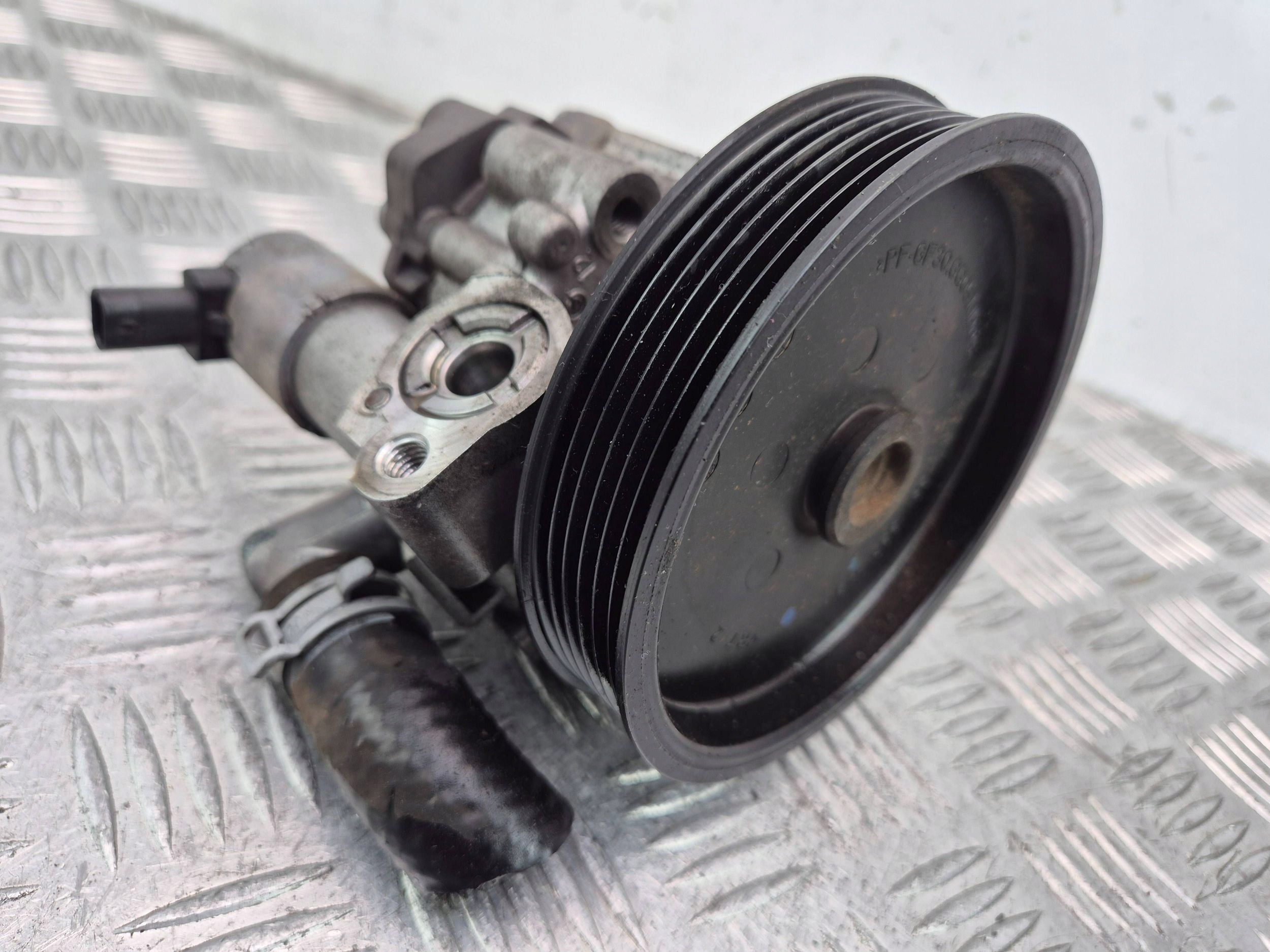 Mercedes C250 CGI W204 servo pump A0064667501